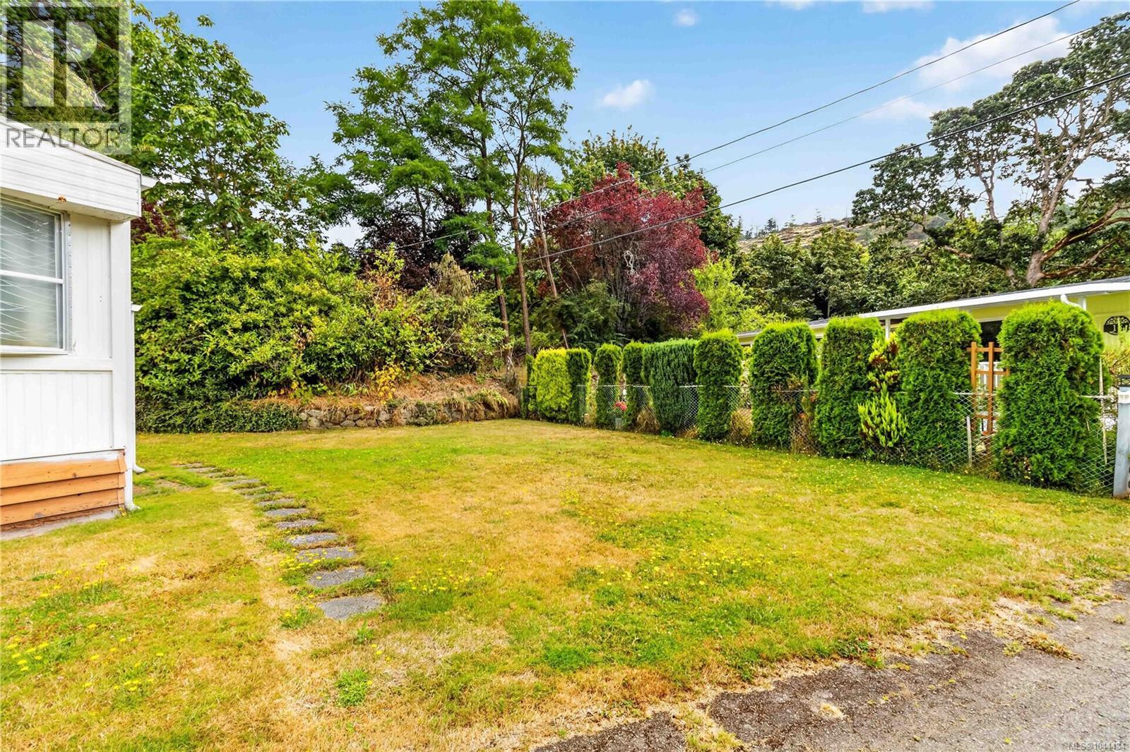#16 2607 Selwyn Rd - 26