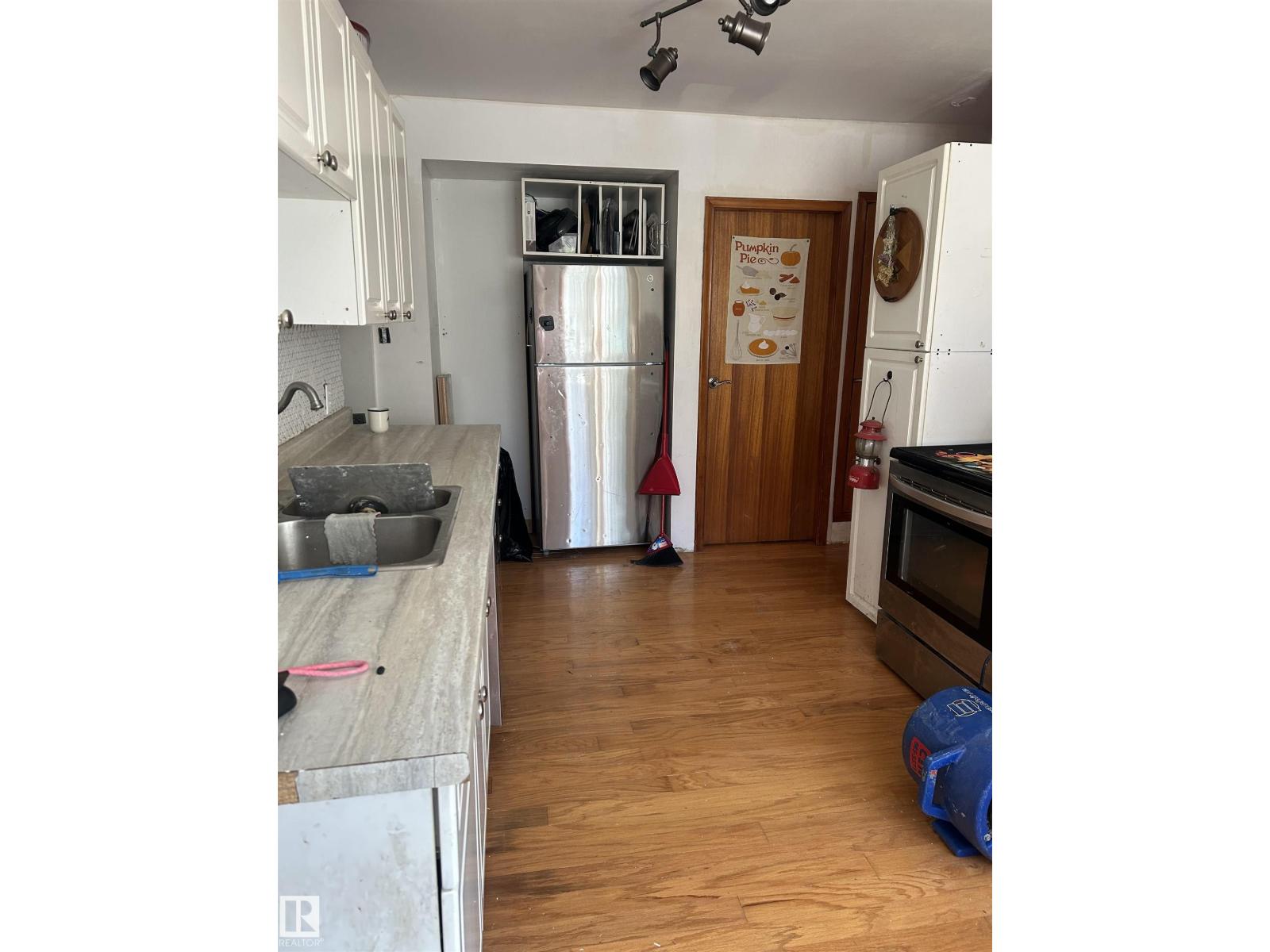 5023 50 Street - 3
