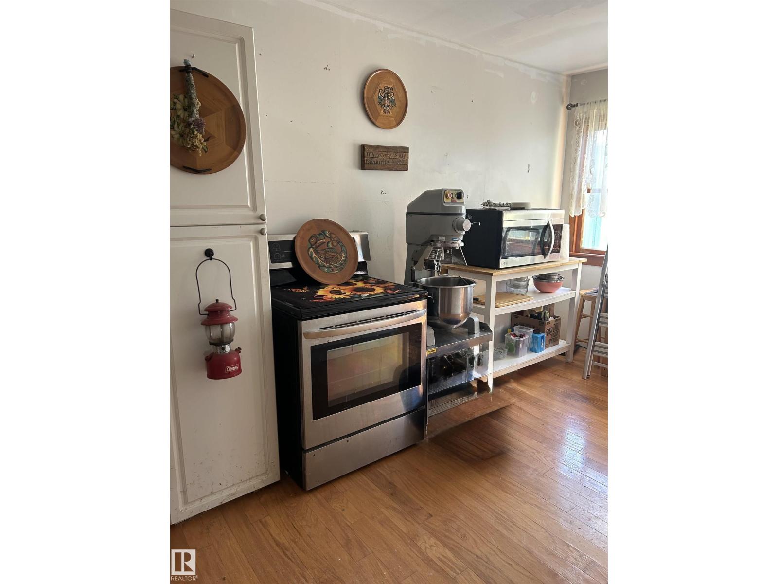 5023 50 Street - 4