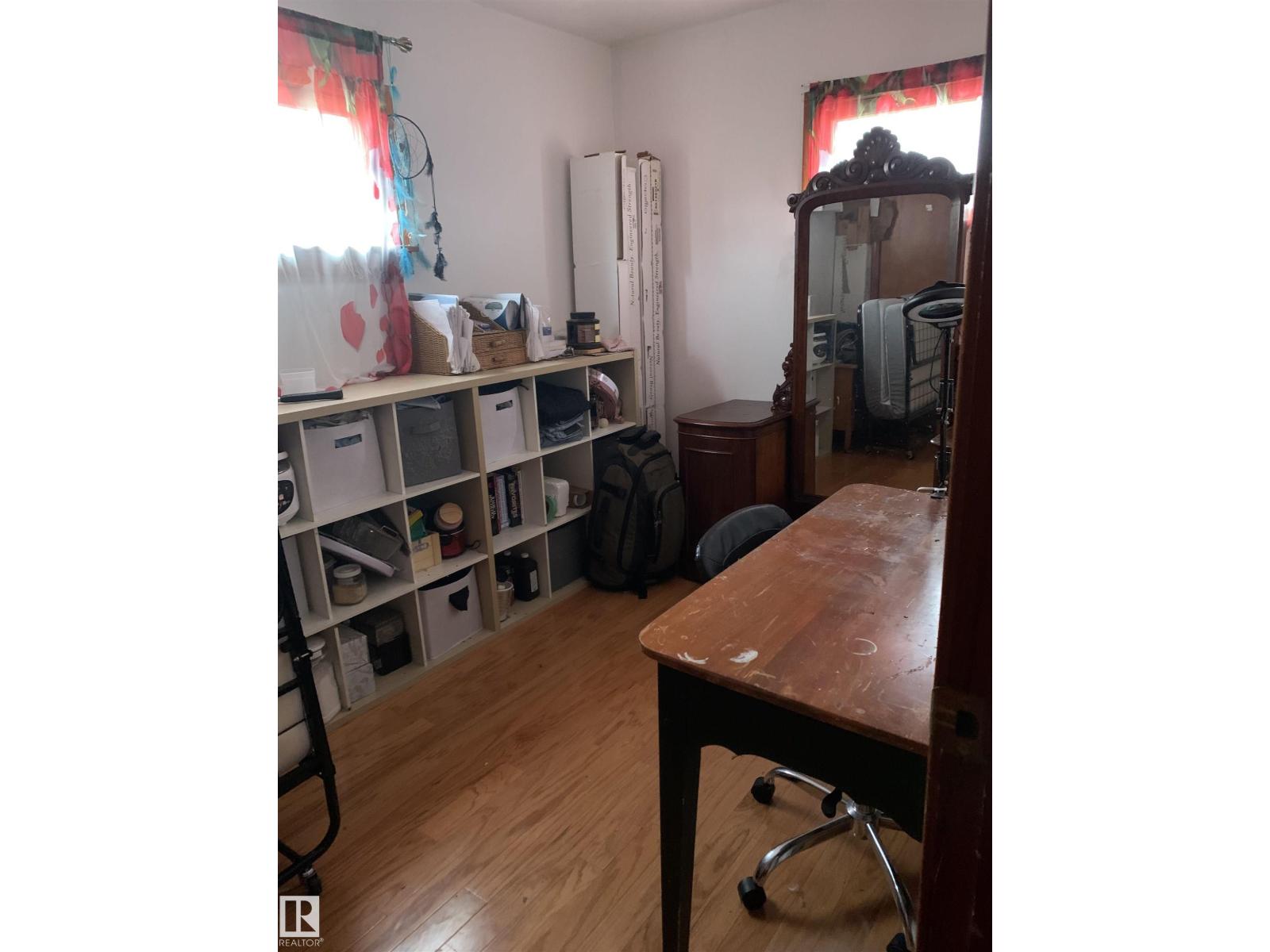 5023 50 Street - 10