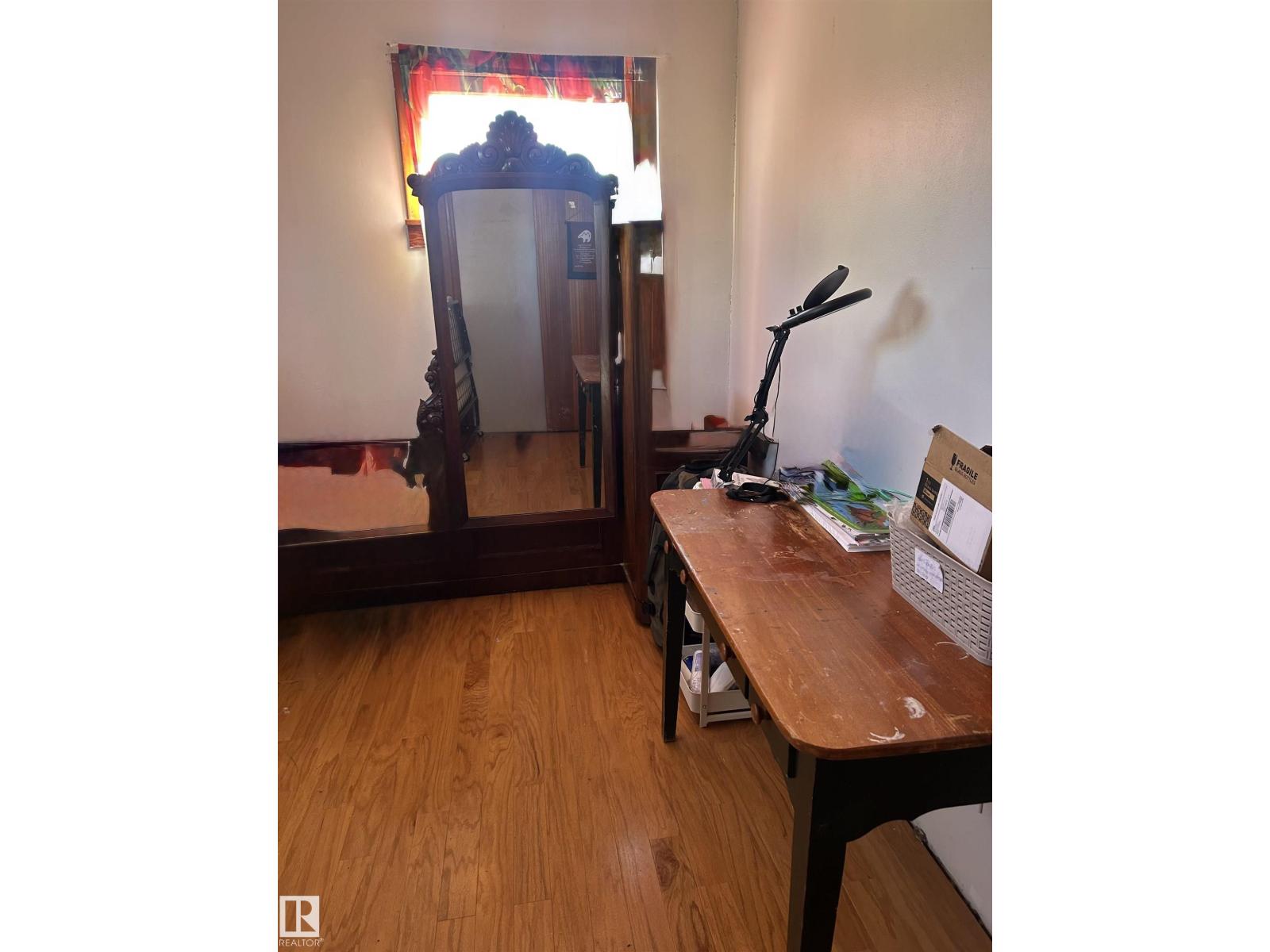 5023 50 Street - 9