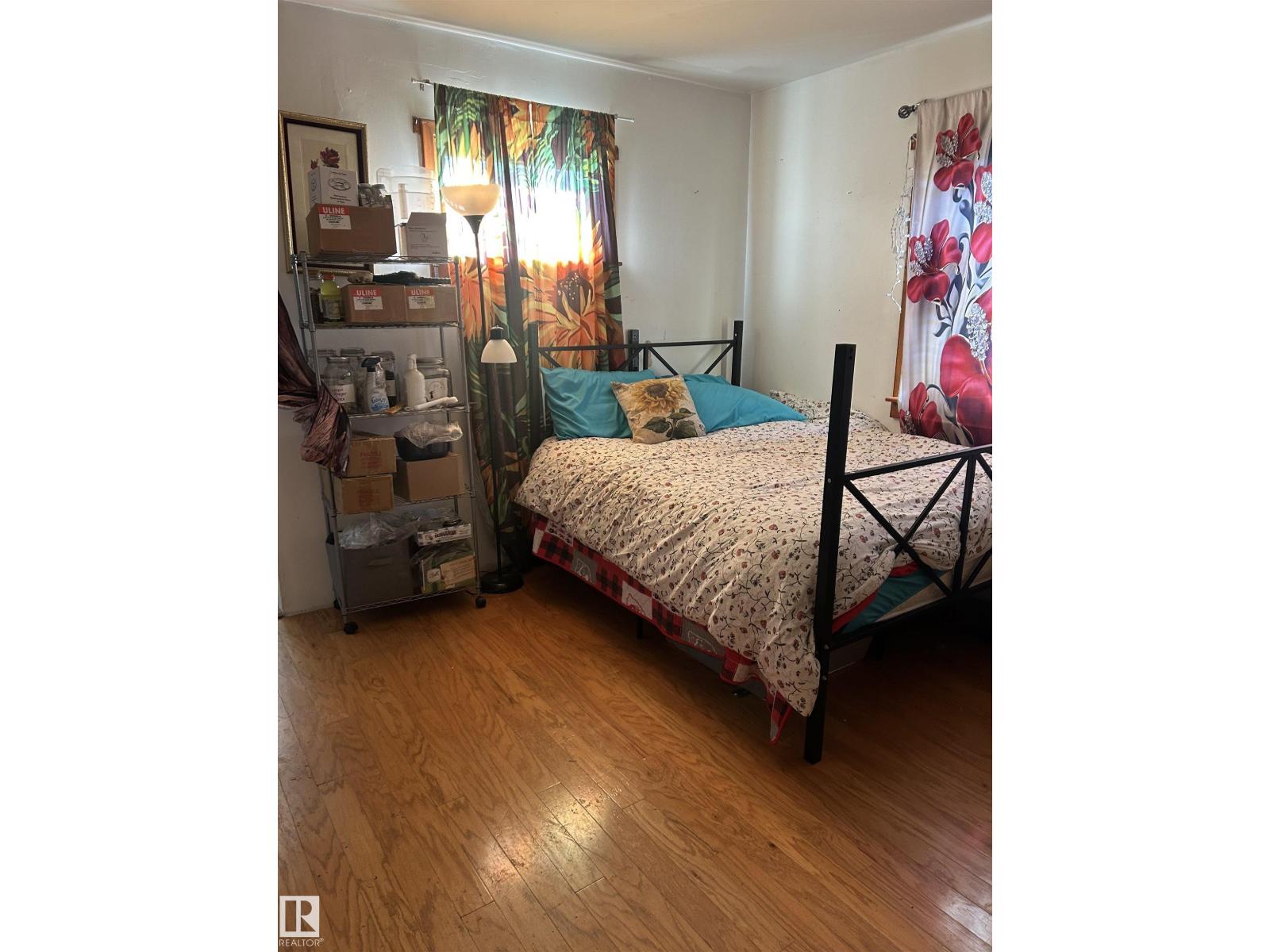 5023 50 Street - 11