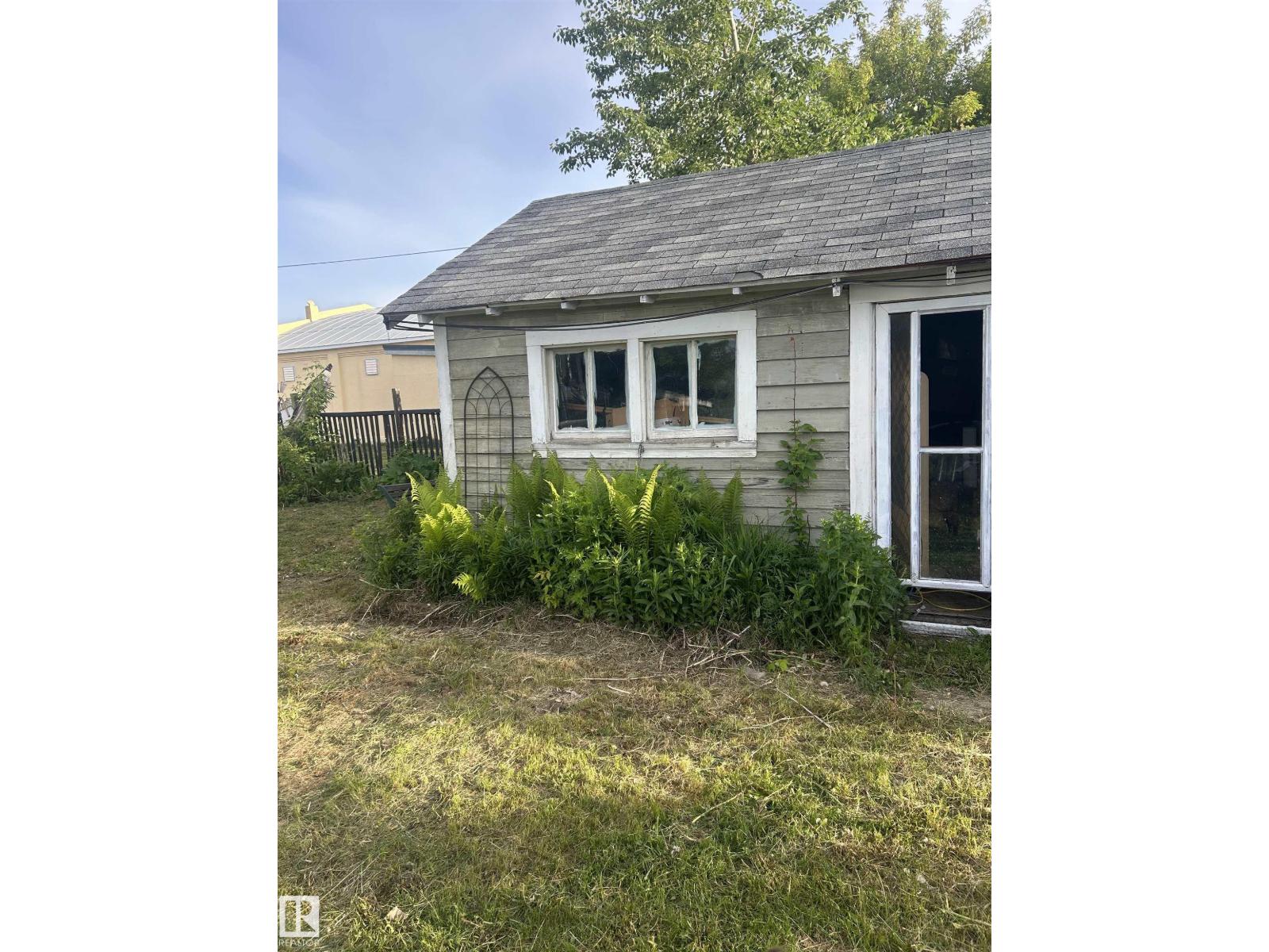 5023 50 Street - 15