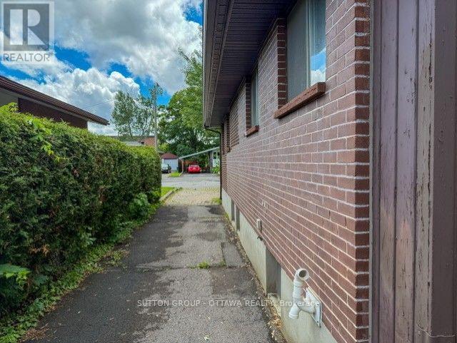 767 CLAUDE STREET - 30