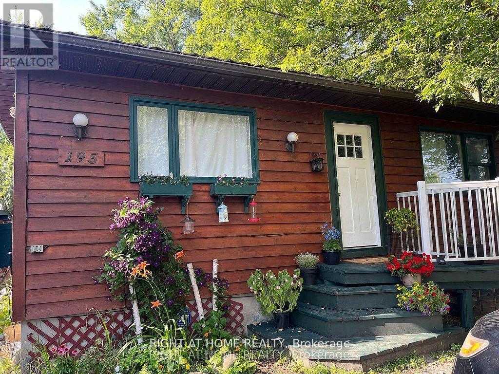Listing photo of 195 LAKELAND CRESCENT