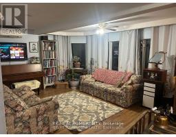 Living room - 195 Lakeland Crescent, Richmond Hill, ON L4E3A4 Photo 6