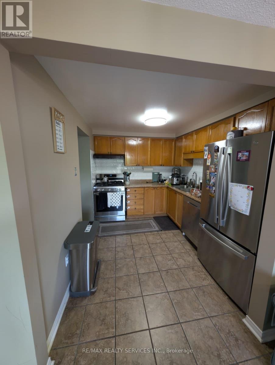 466 BANKSIDE DRIVE — photo 3