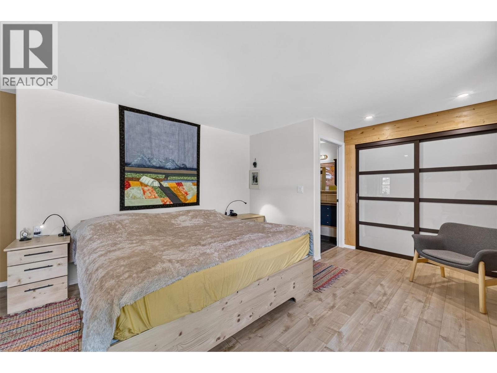 4360 30 Street NE - 29