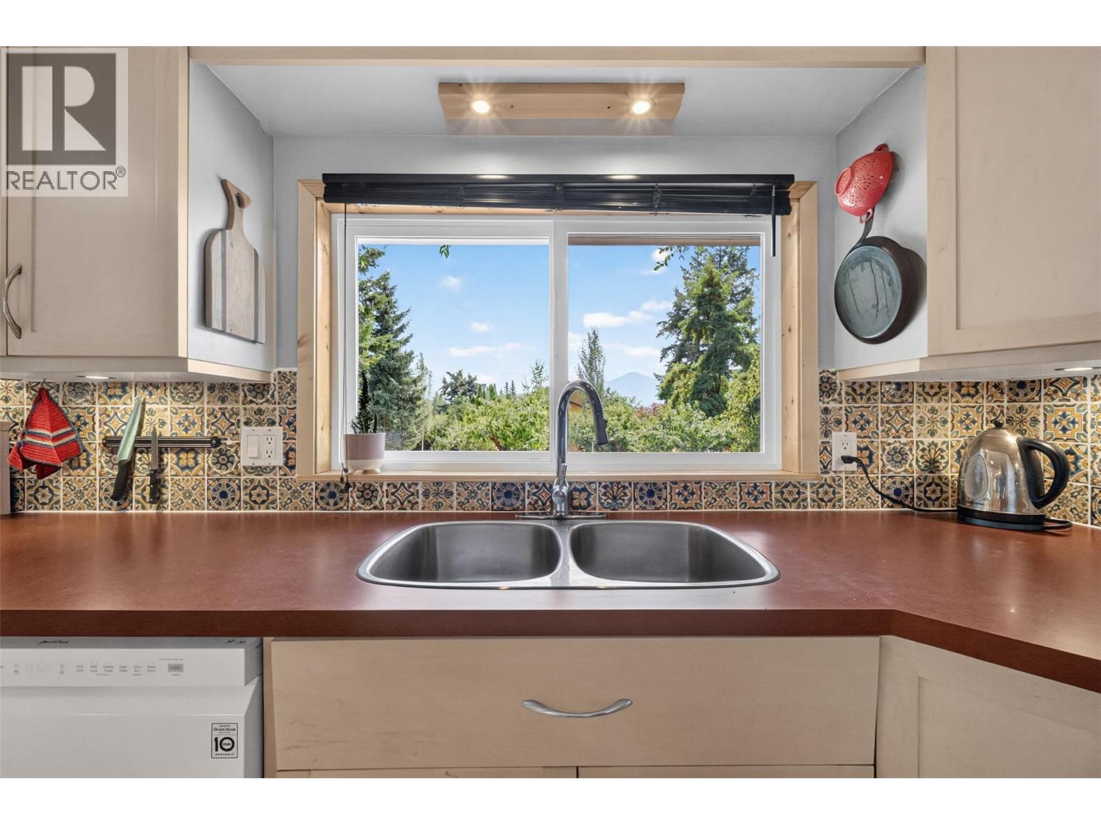 4360 30 Street NE - 17