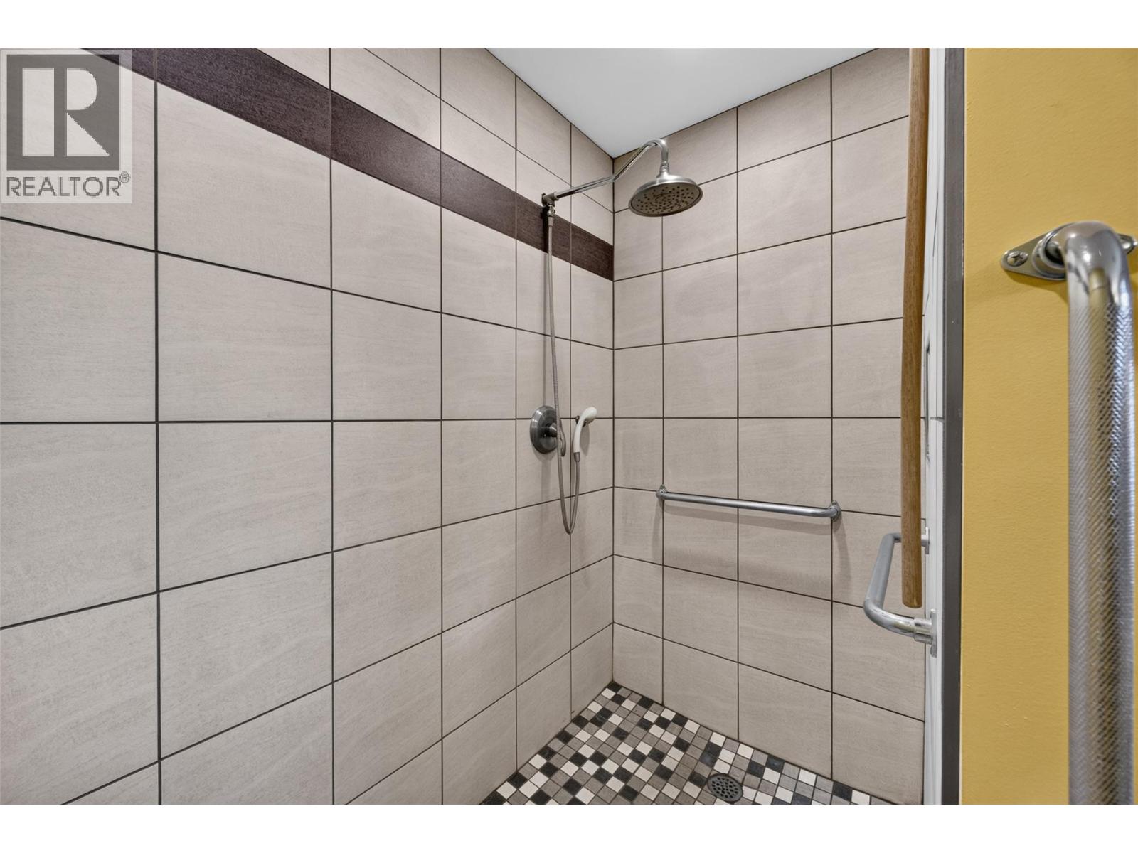 4360 30 Street NE - Image 31