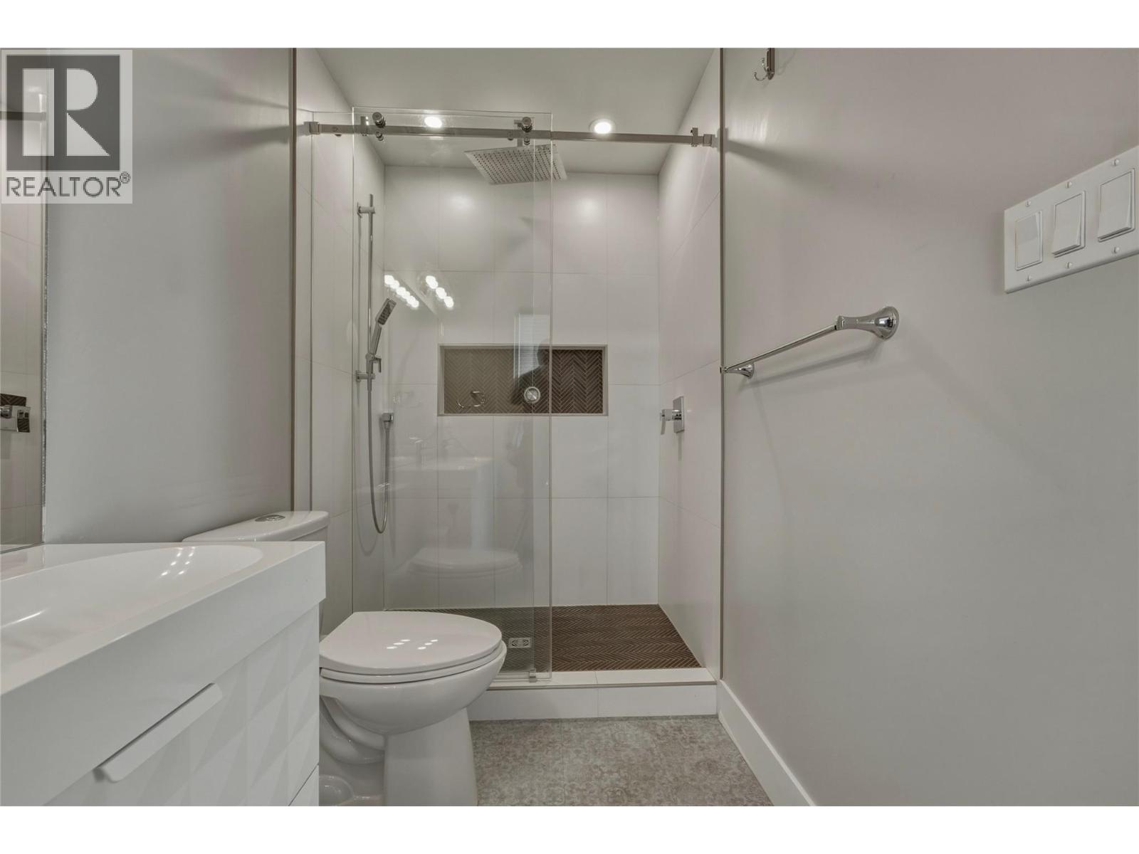 #2 1804 46 Avenue - 22