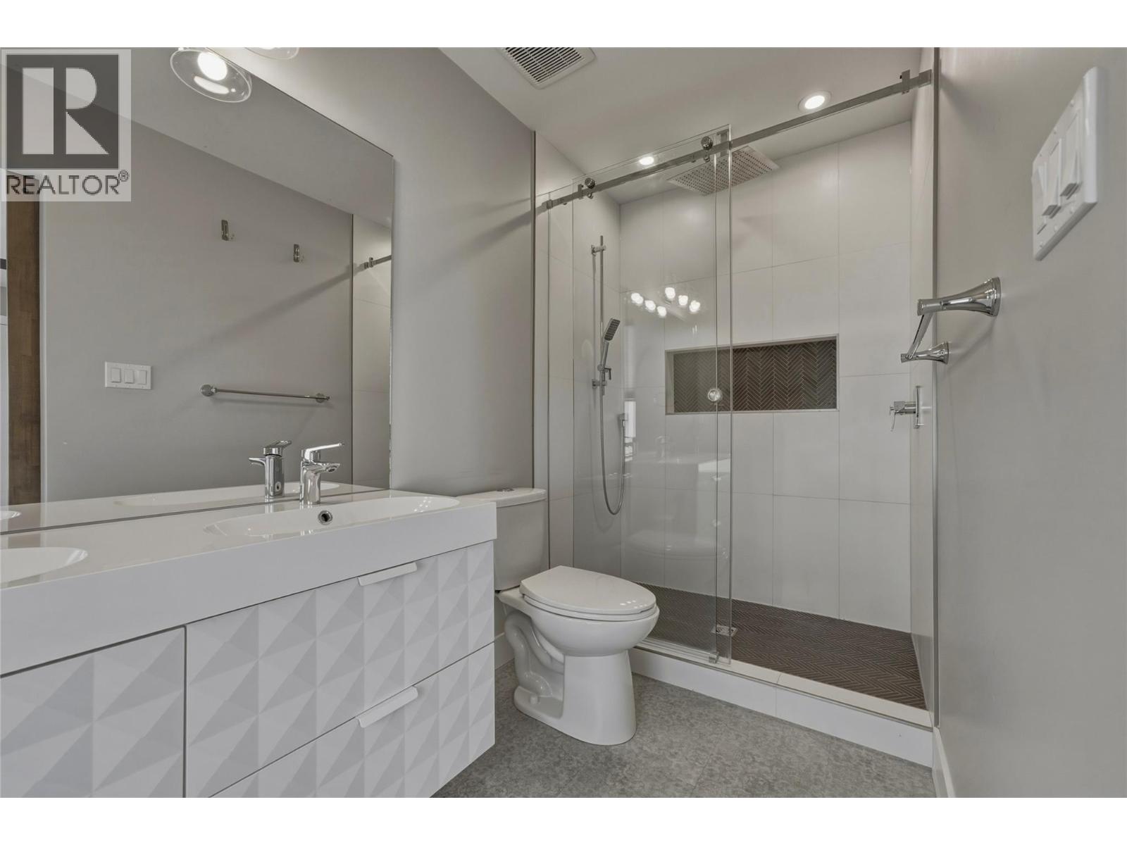 #2 1804 46 Avenue - 20