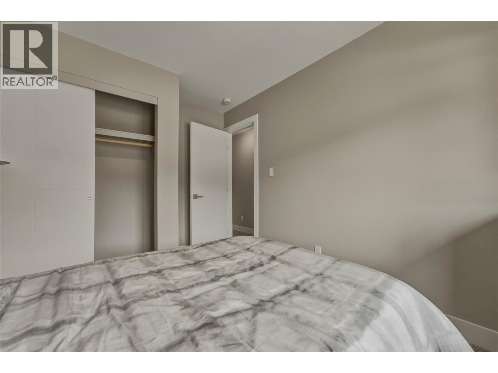 #2 1804 46 Avenue - 26