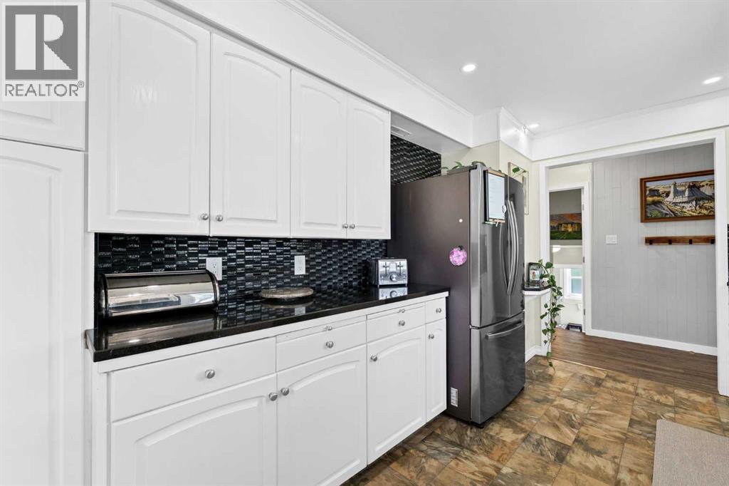 303 10 Street SW - 10