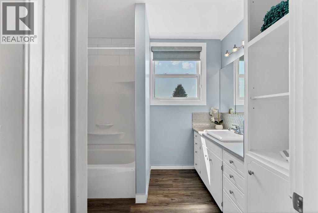303 10 Street SW - 44