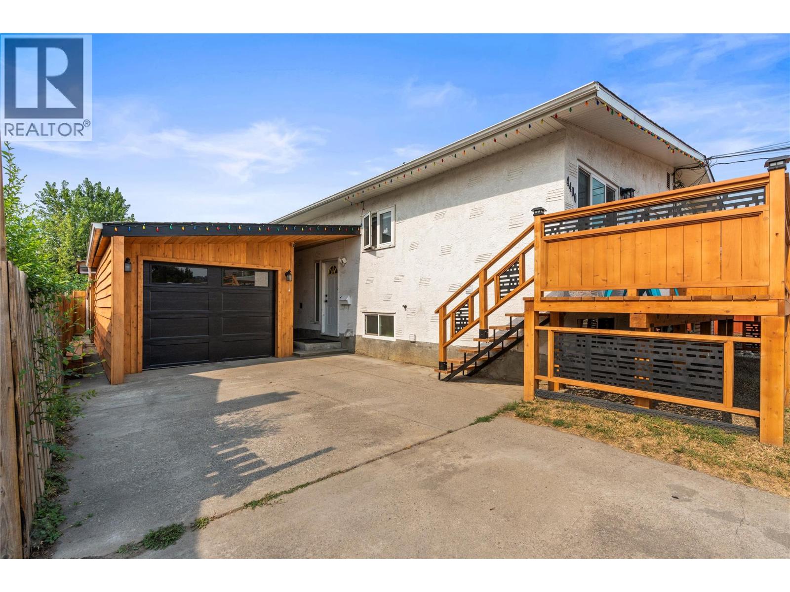 4400 15 Avenue - 4