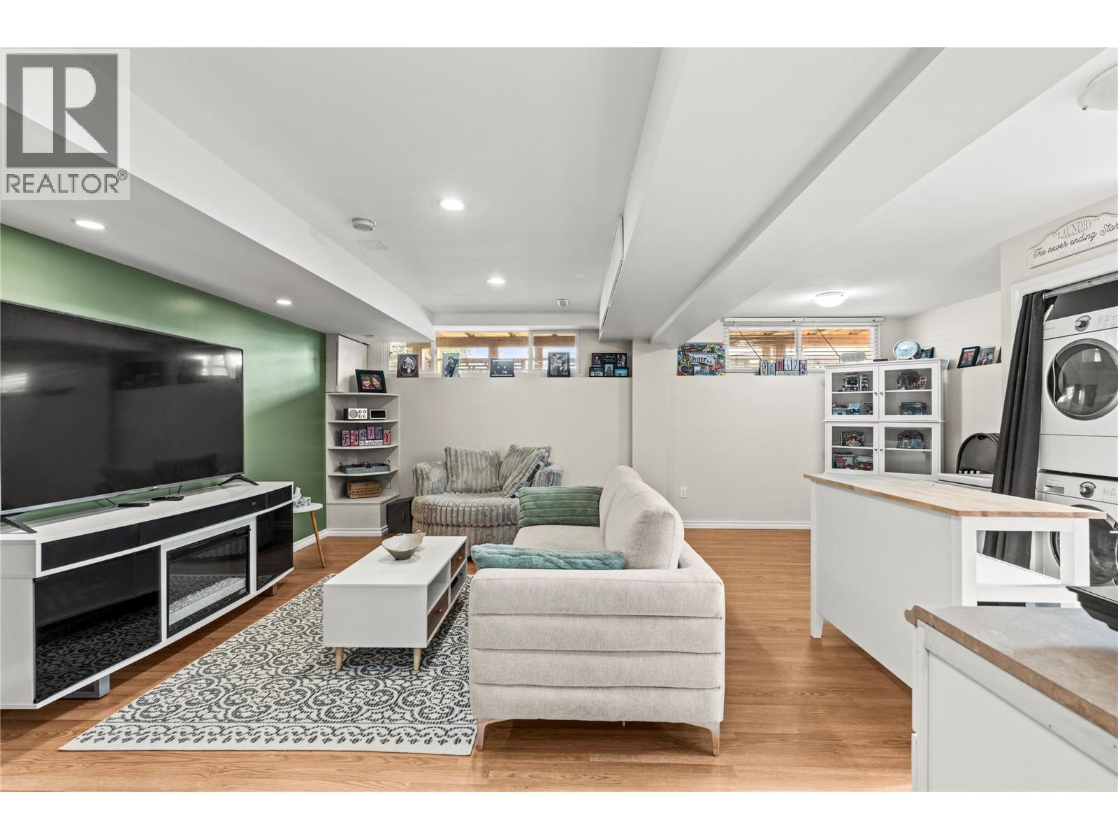 4400 15 Avenue - 35