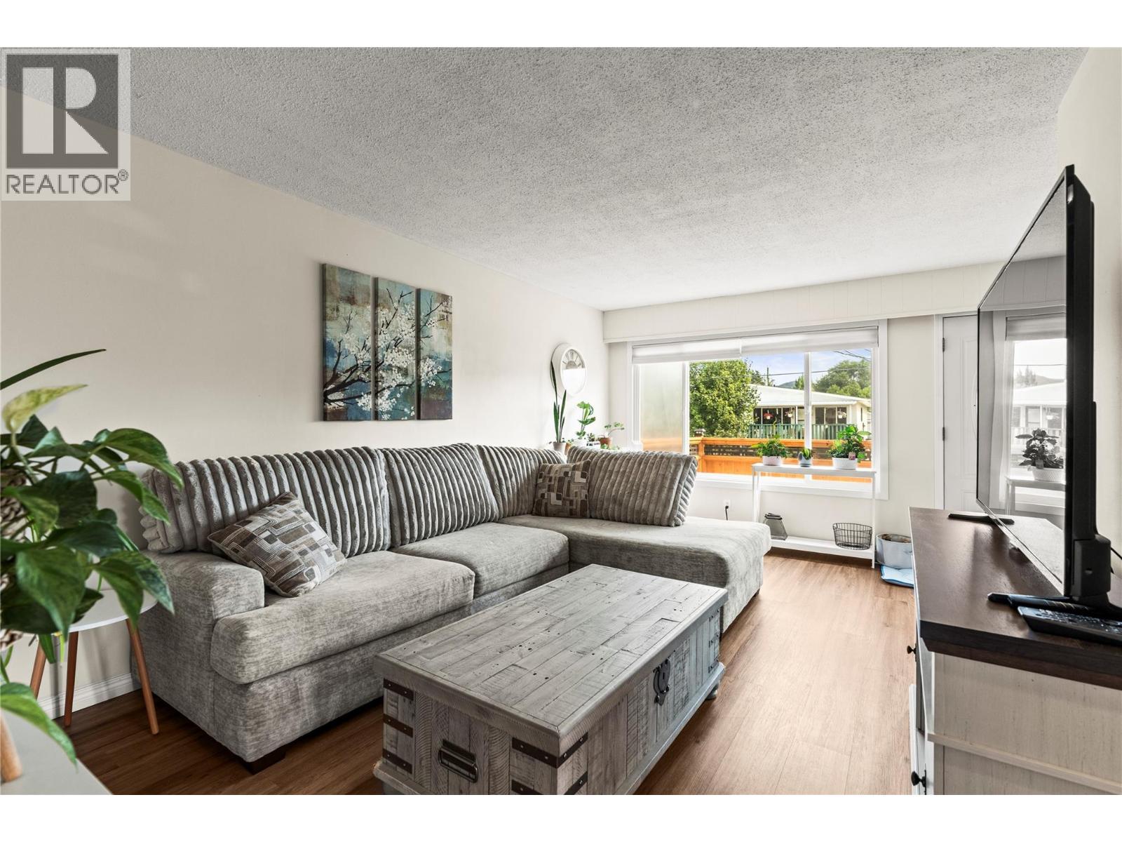 4400 15 Avenue - 16