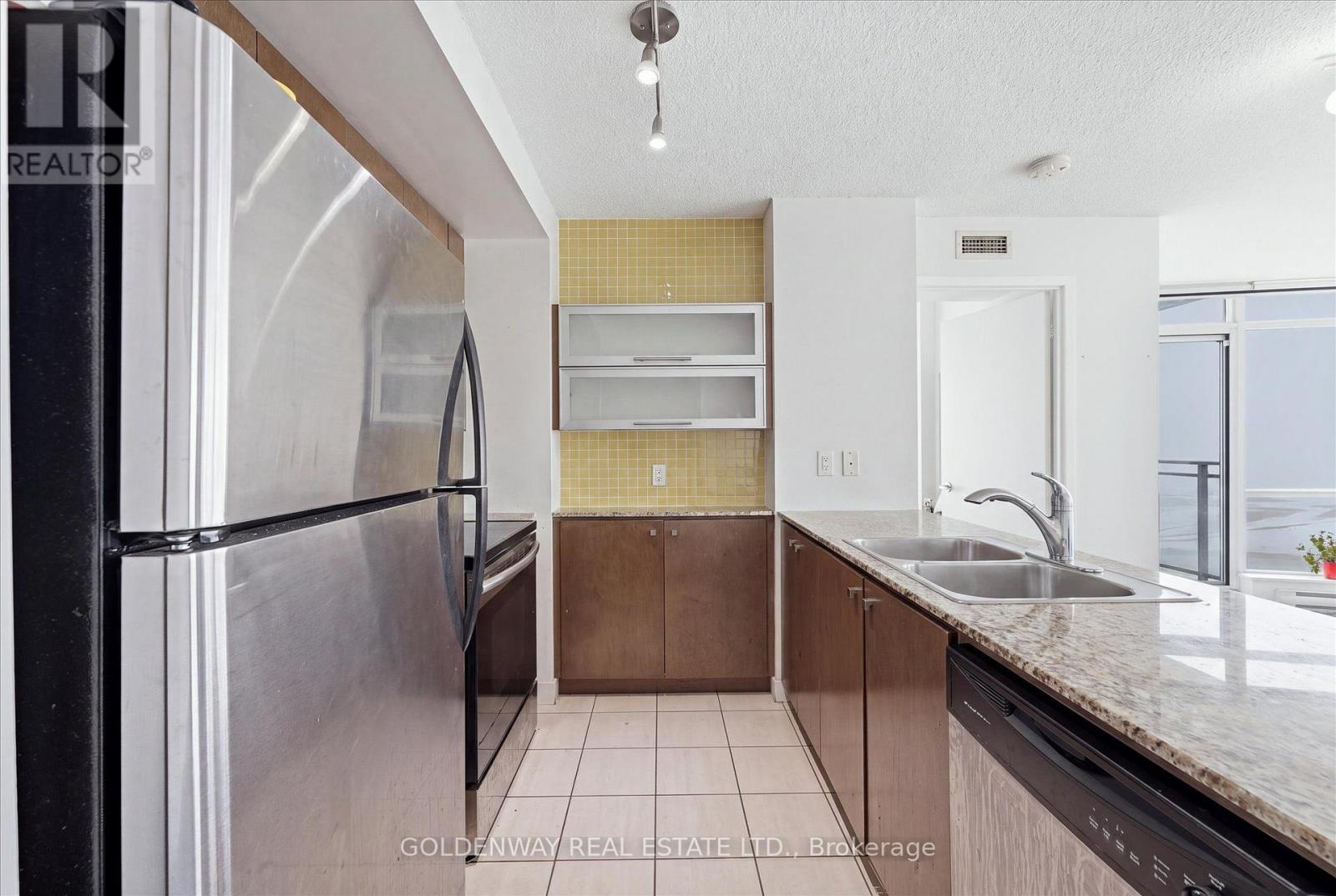 #5015 11 BRUNEL COURT - 5