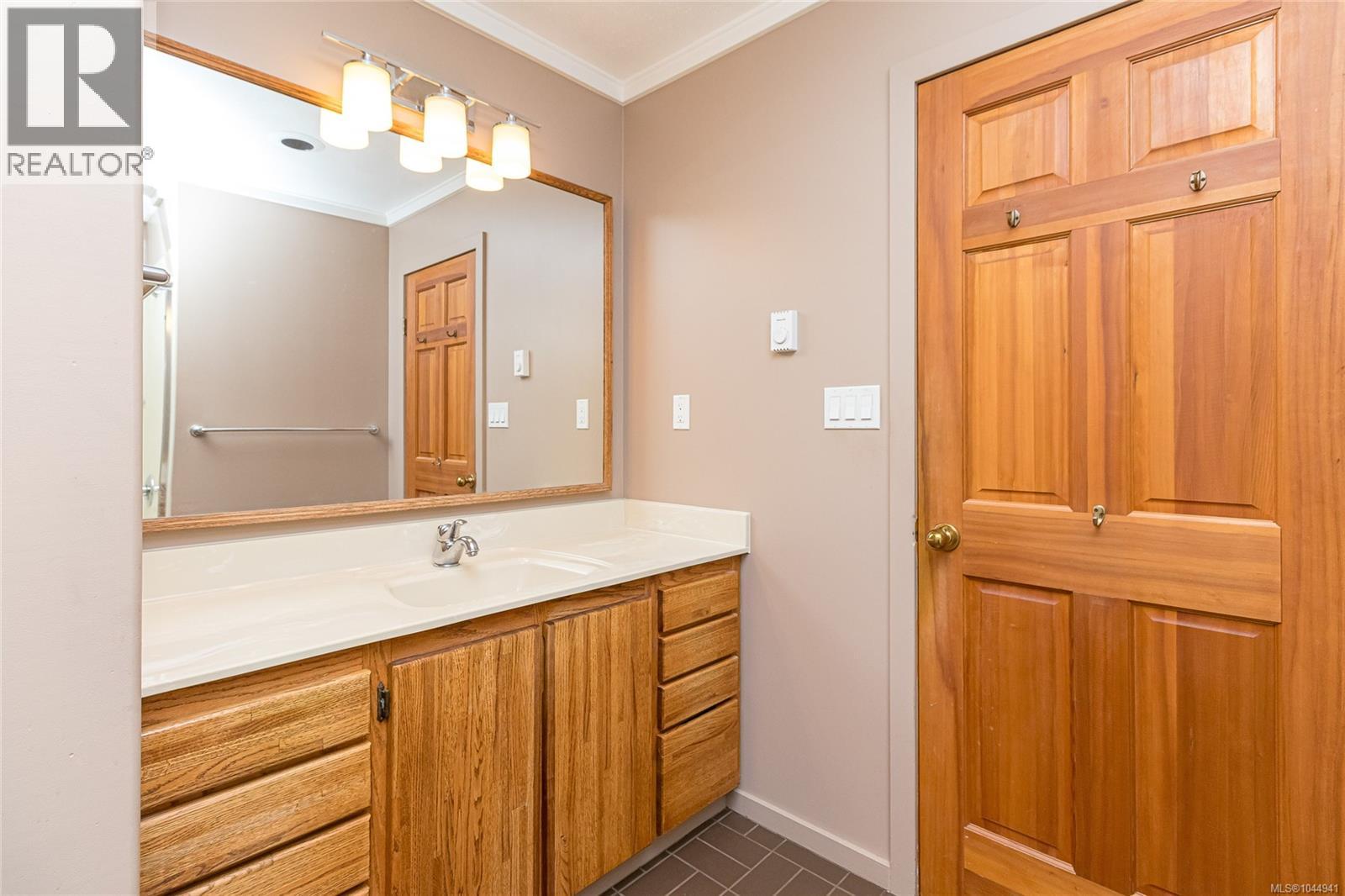 649 Woodcreek Dr - 23
