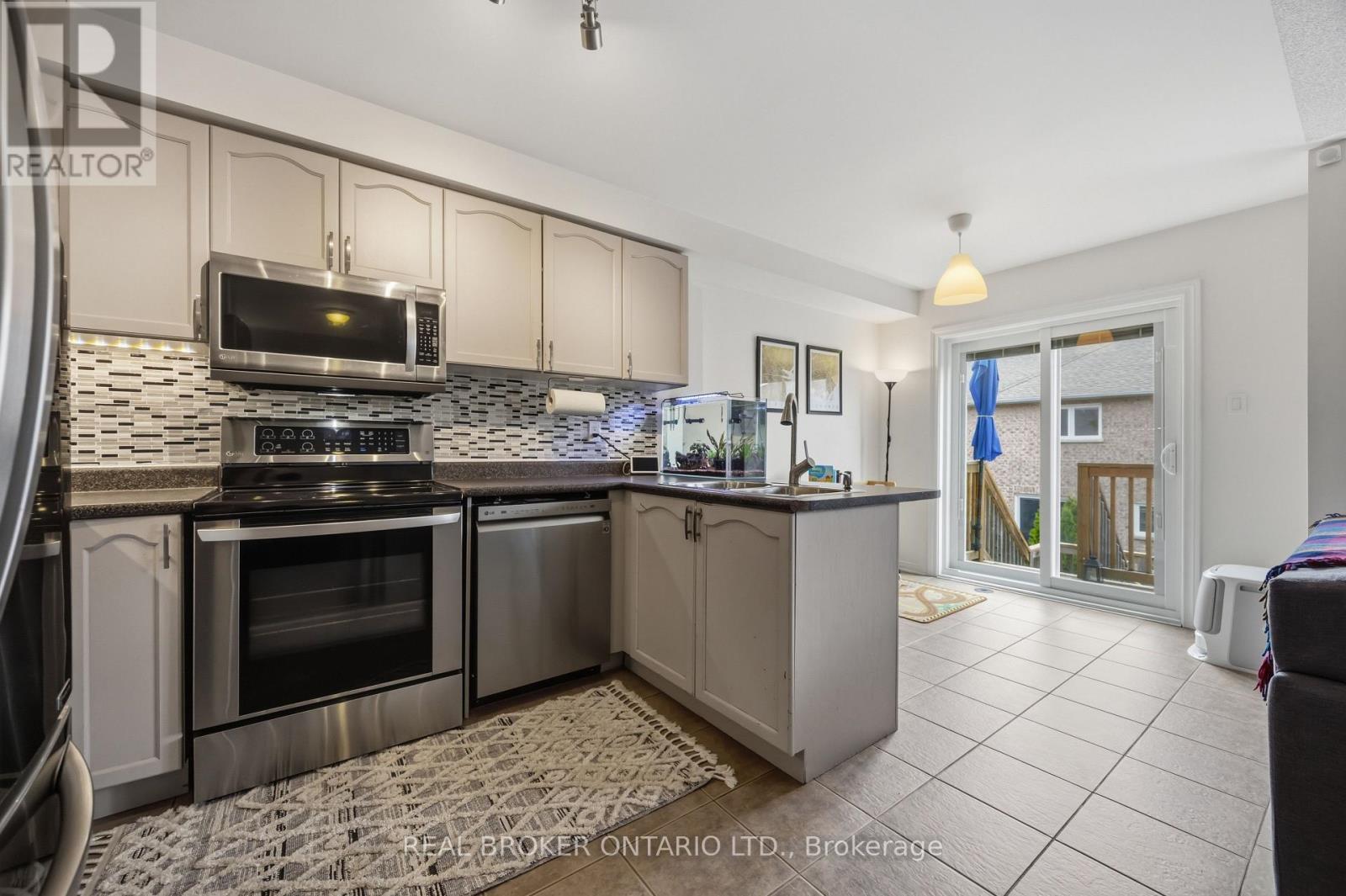 86 COLERIDGE DRIVE - 13