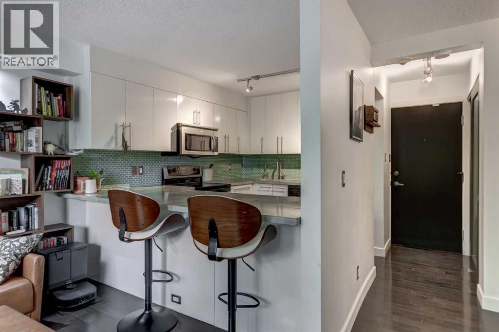 #301 1904 10 Street SW - 10