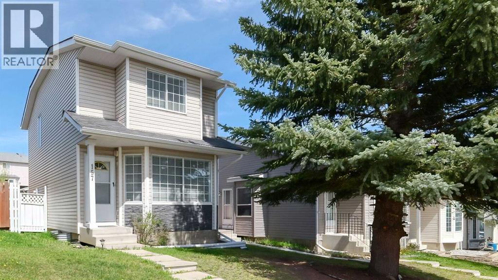 157 Harvest Gold Heights NE