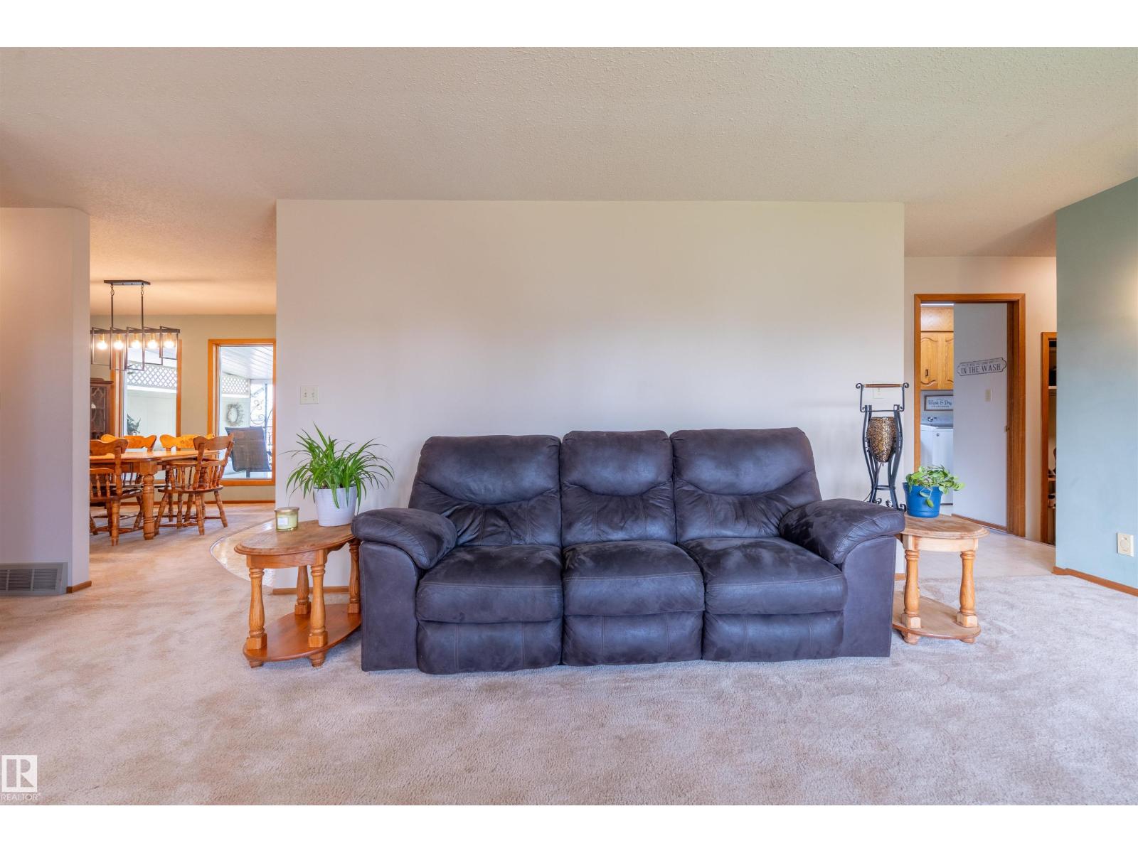 5825 52 ST - Image 6