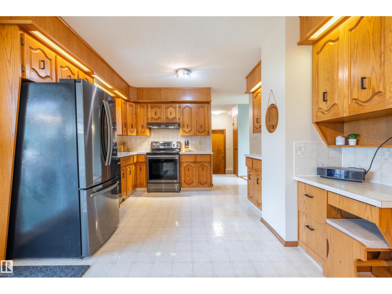 5825 52 ST - Image 9
