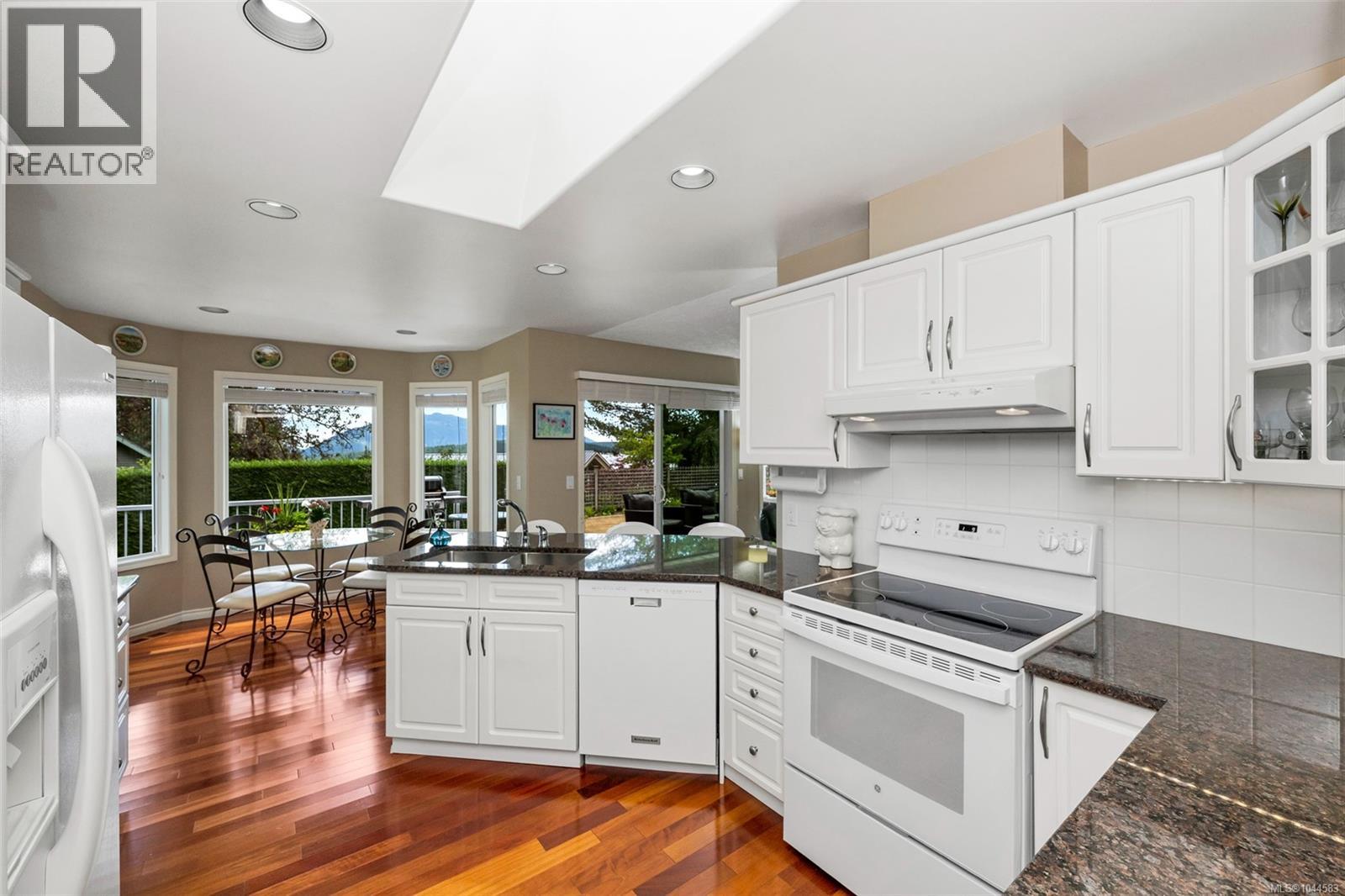 949 Pacific Pl - Image 12