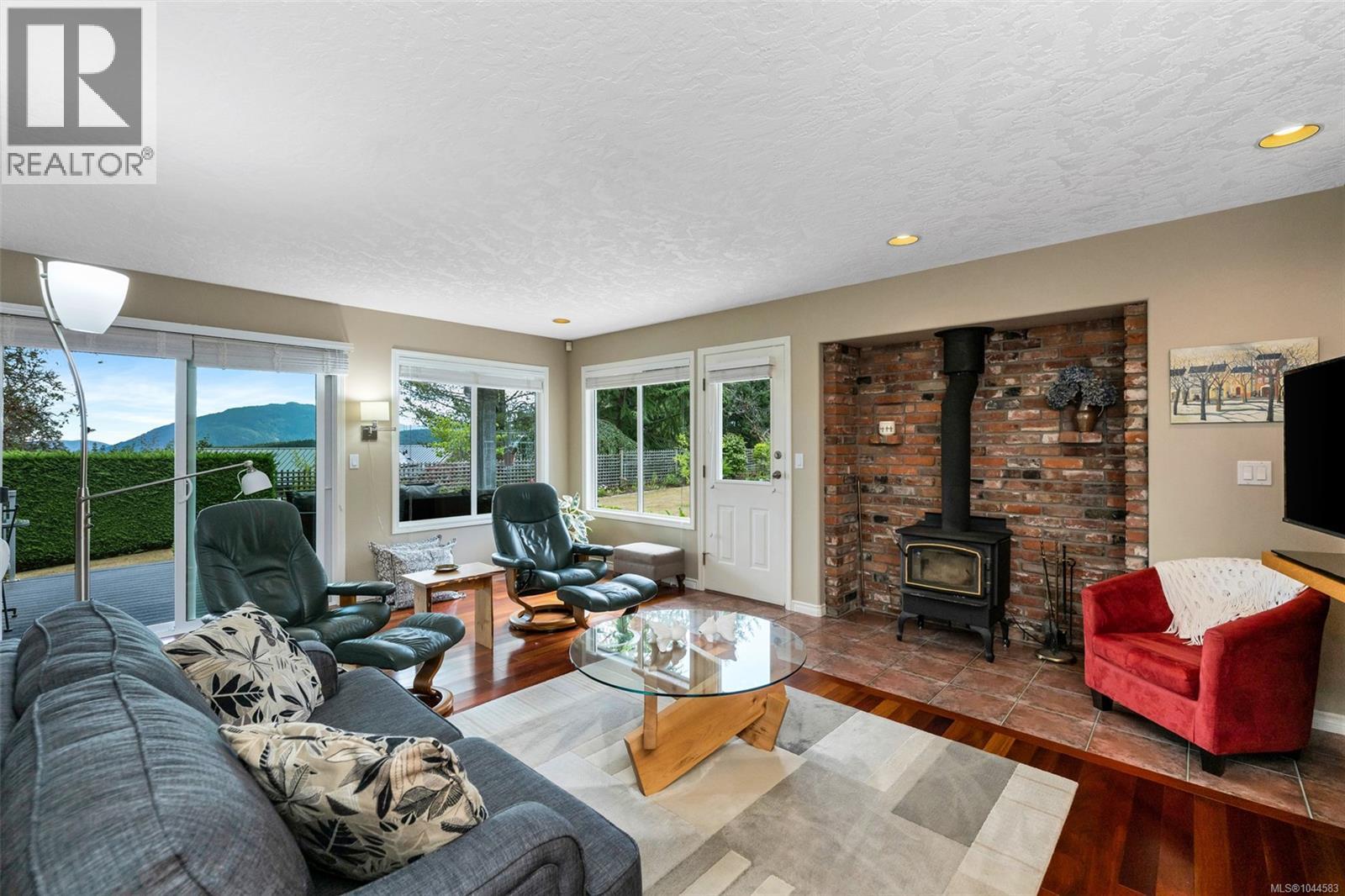 949 Pacific Pl - Image 15