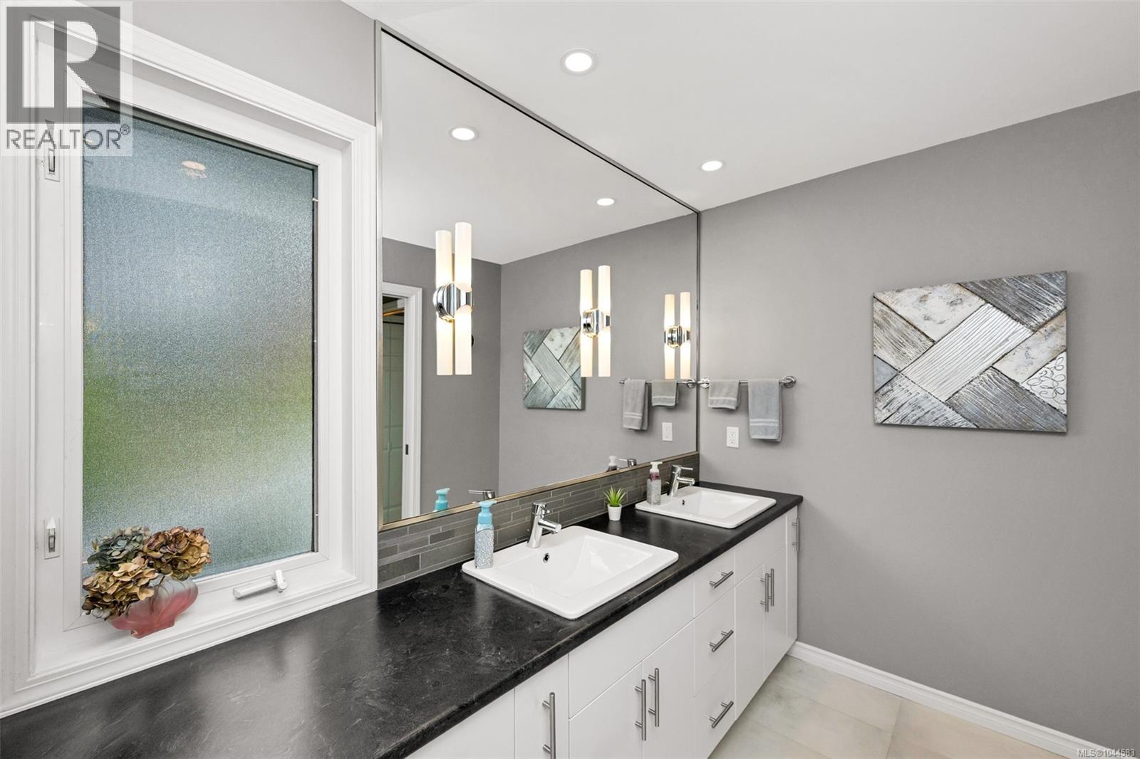 949 Pacific Pl - Image 22