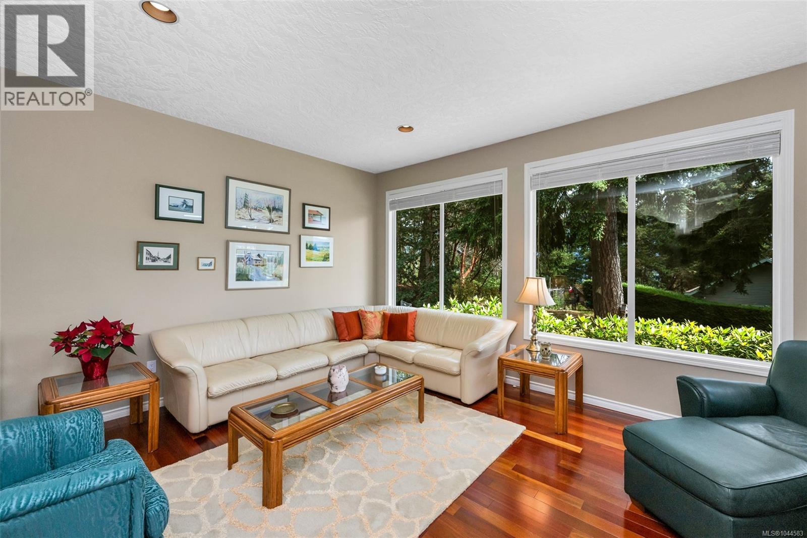 949 Pacific Pl - Image 9