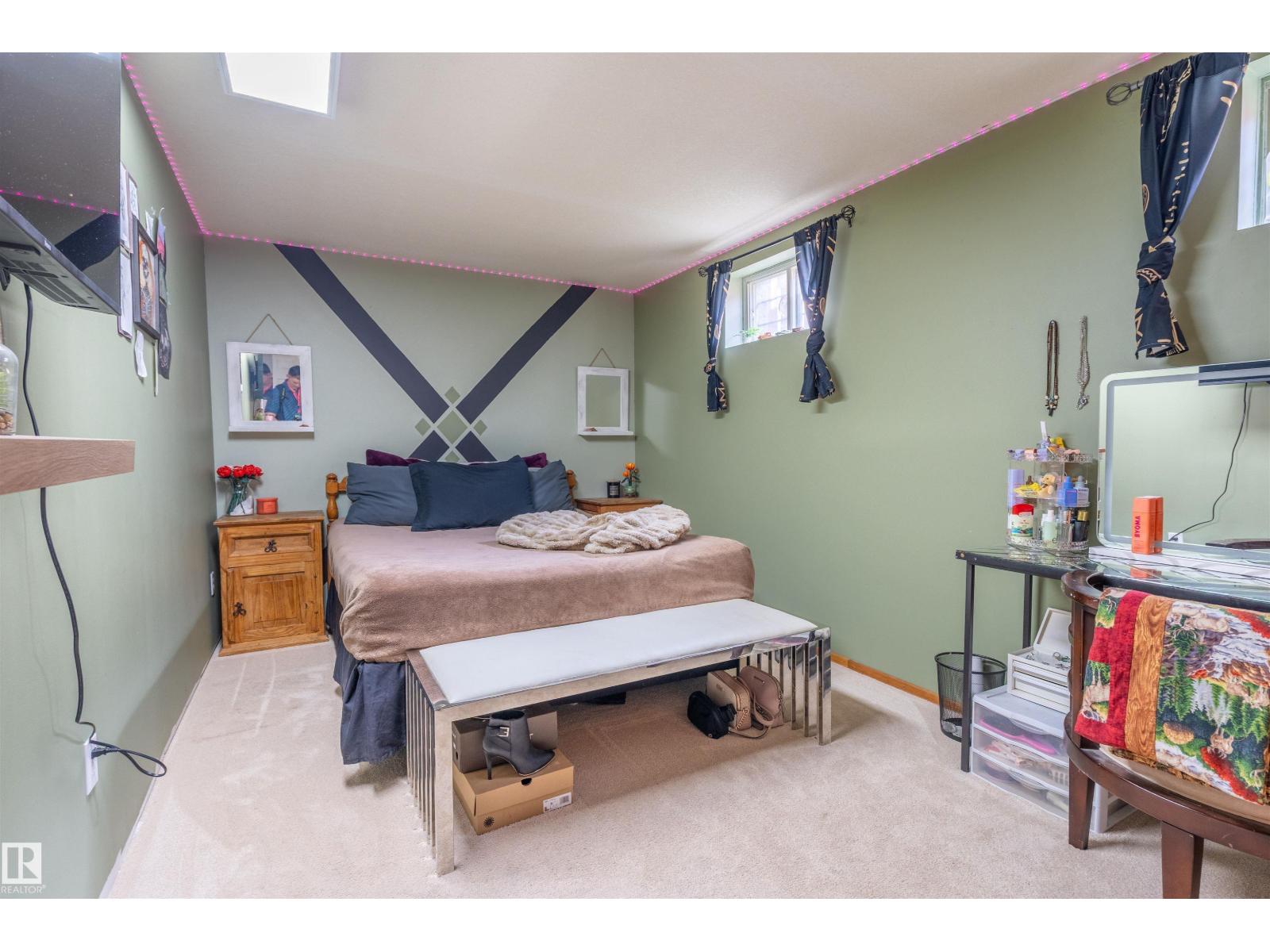 5825 52 ST - Image 35