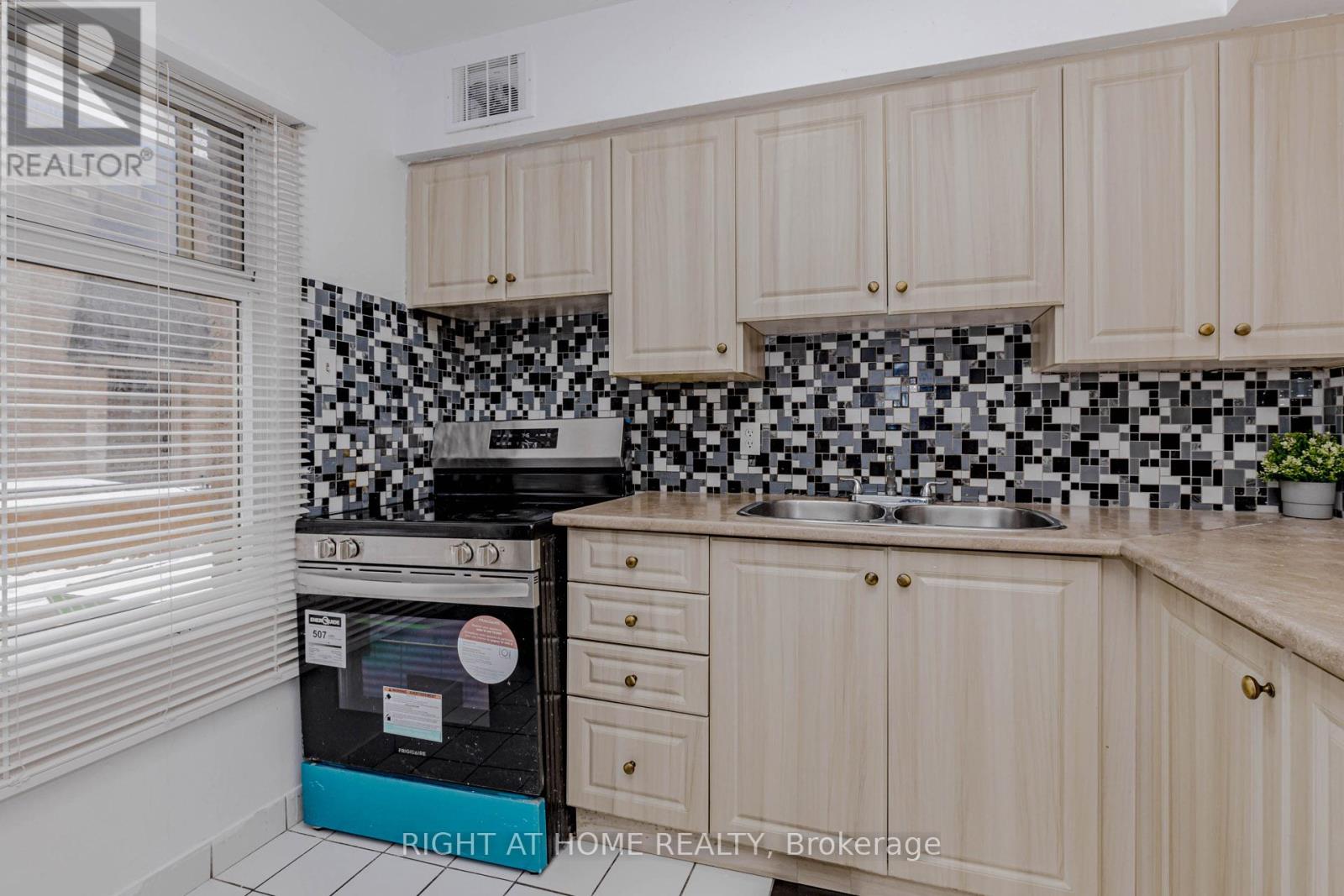 #3 40 REXDALE BOULEVARD - 12