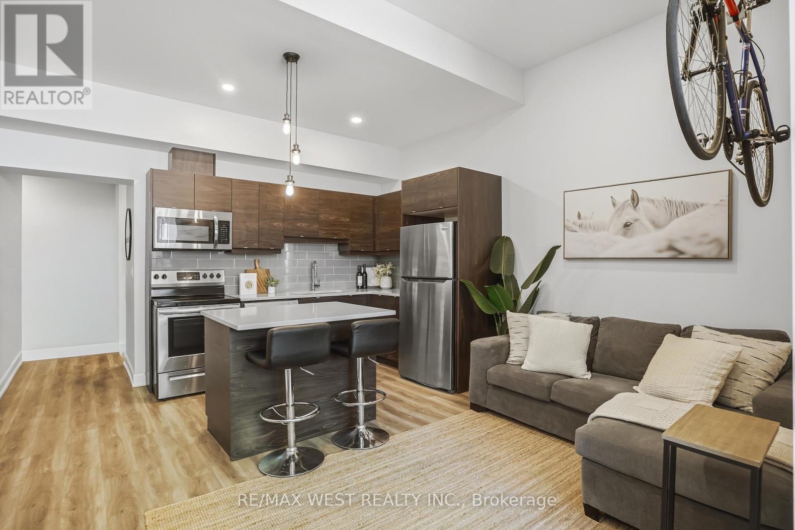 #2 405 MERRITT STREET - 4