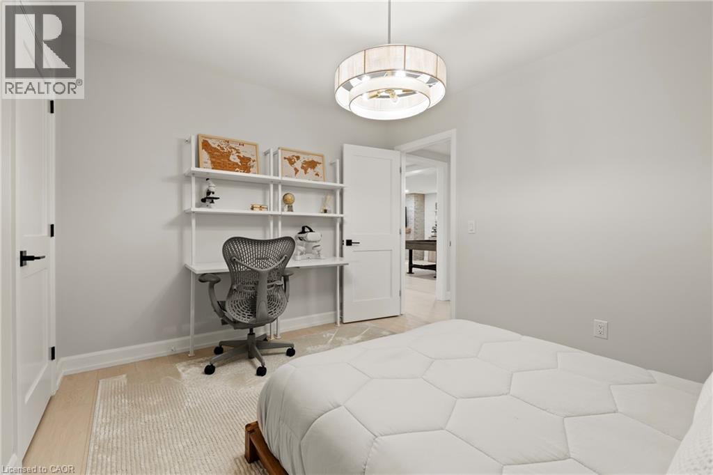 27 MAPLE LEAF Avenue S - 37