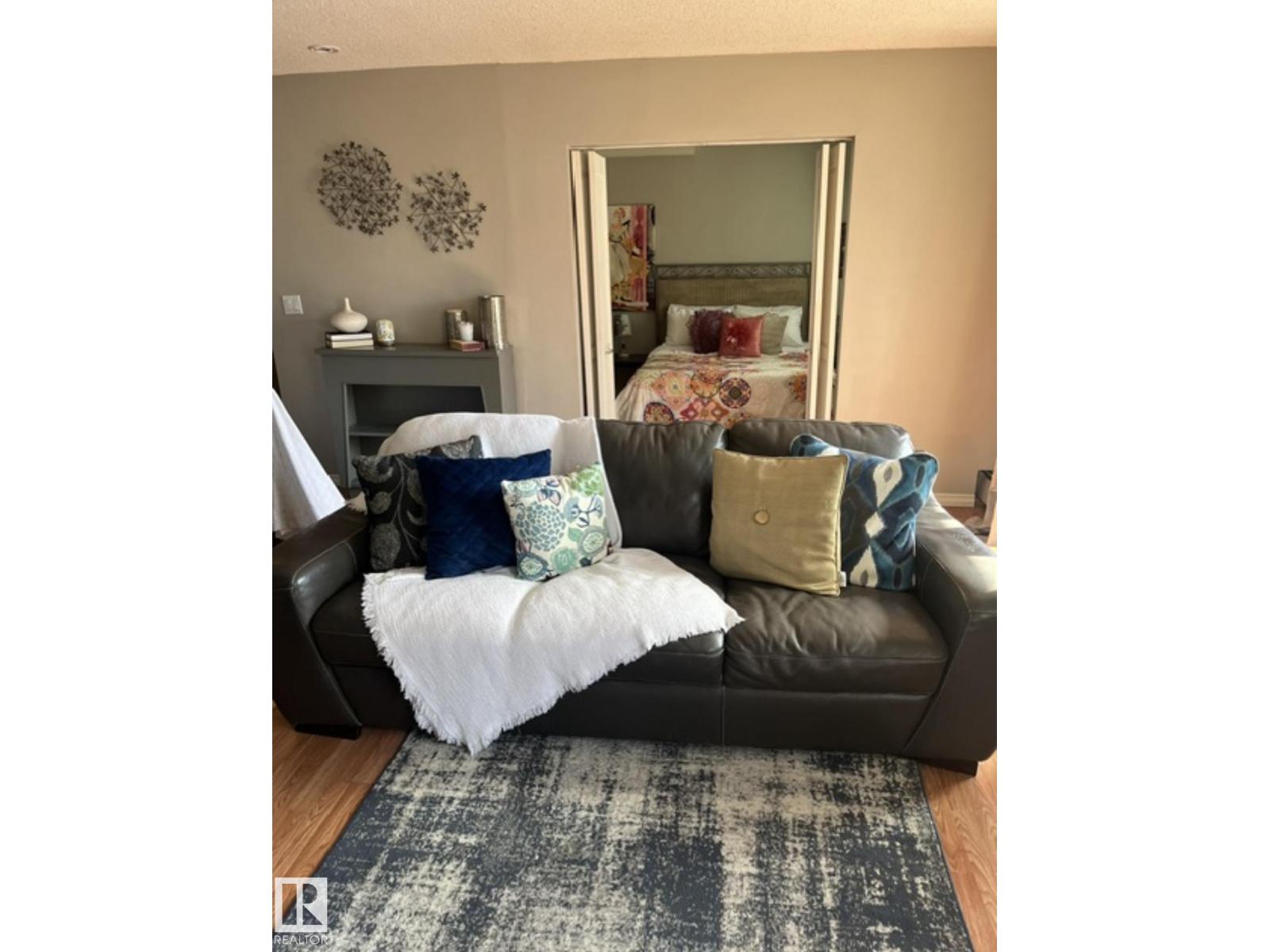 #106 10838 108 ST NW - 9