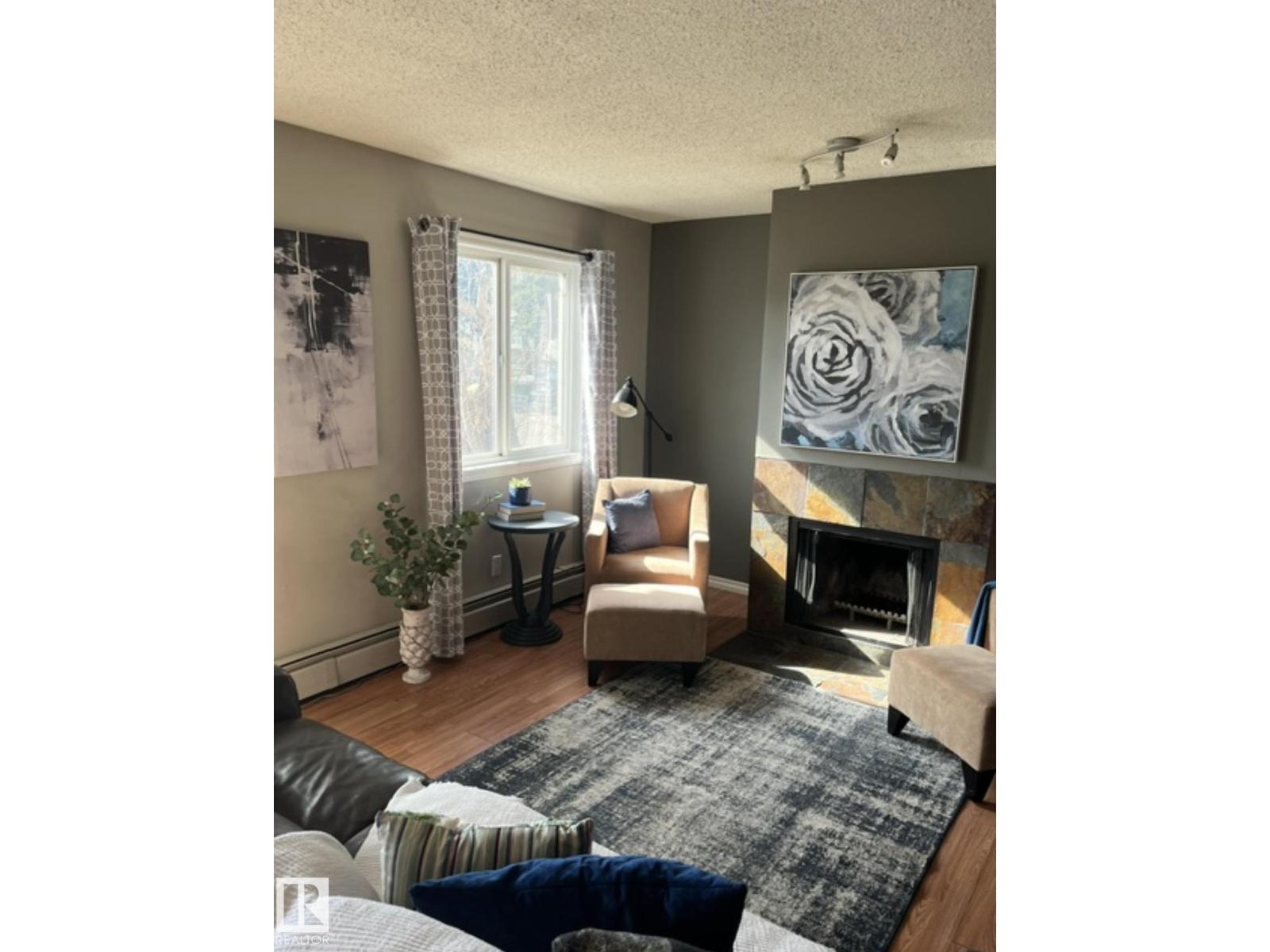 #106 10838 108 ST NW - 4
