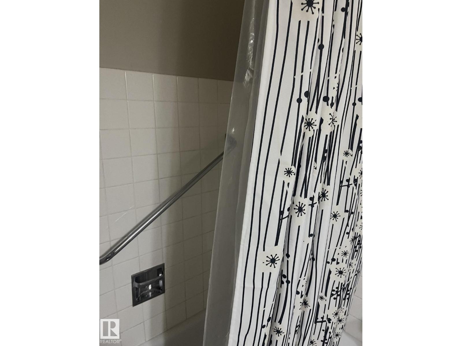 #106 10838 108 ST NW - 17