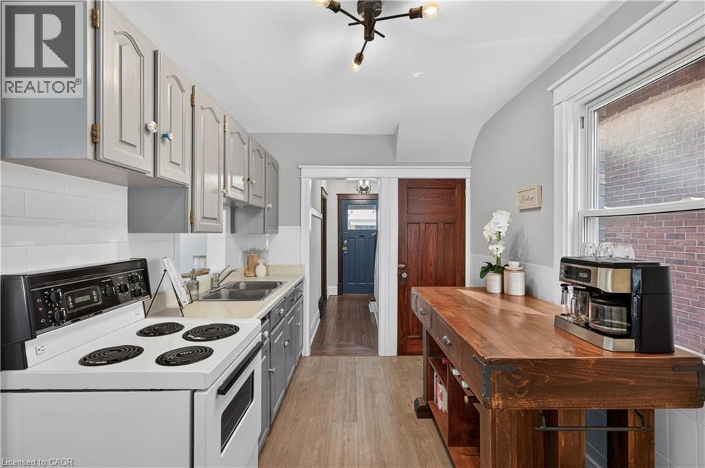 147 MELROSE Avenue N - Image 7