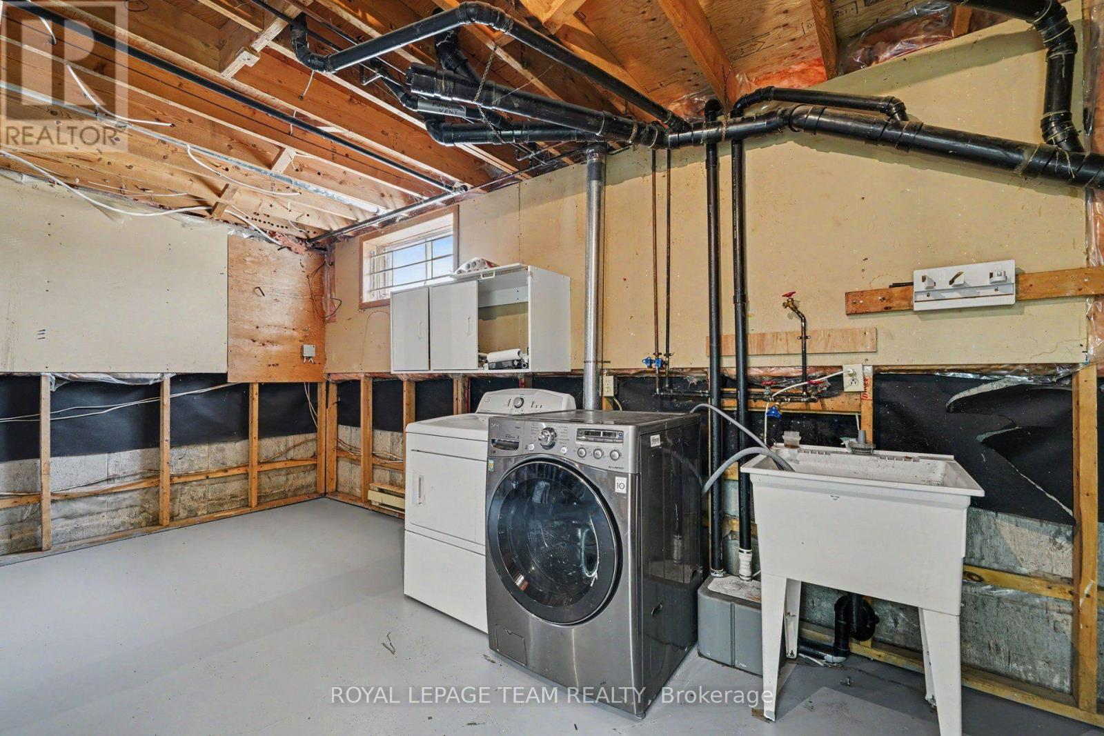 3 Bed, 1 Bath House for Rent in Ottawa – 978 RIDEAU ROAD, Ottawa – MLS# X13637344 - Image 13