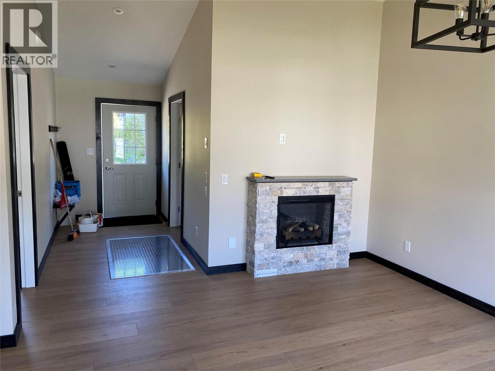 #2 611 Casley Court - Image 6