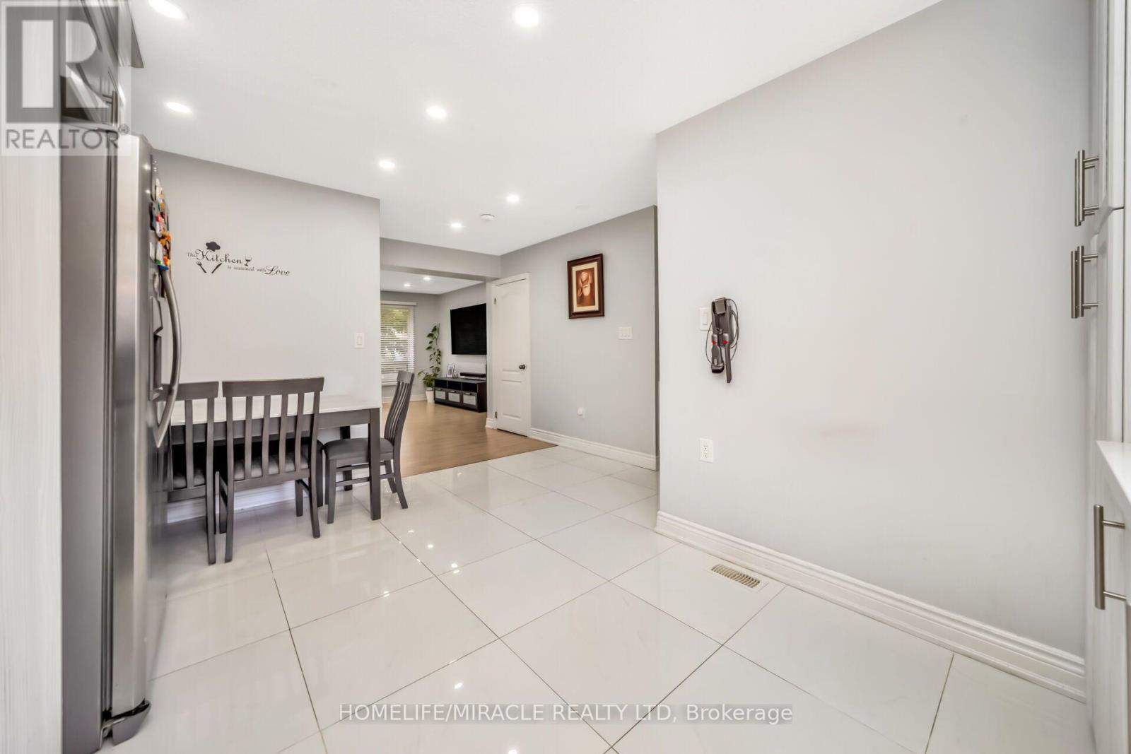 25 CARLETON PLACE - Image 12