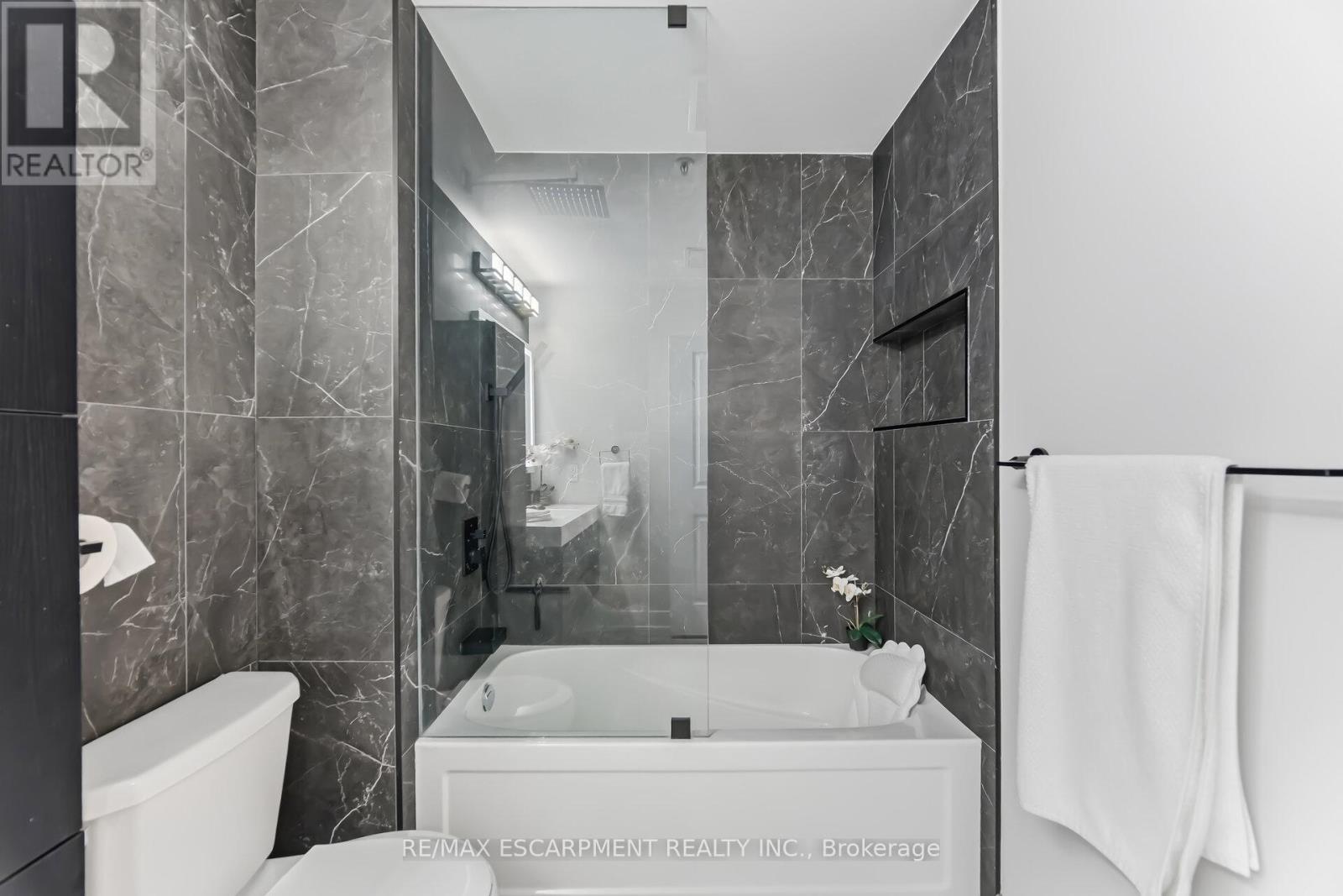 #220 150 OAK PARK BOULEVARD - Image 34