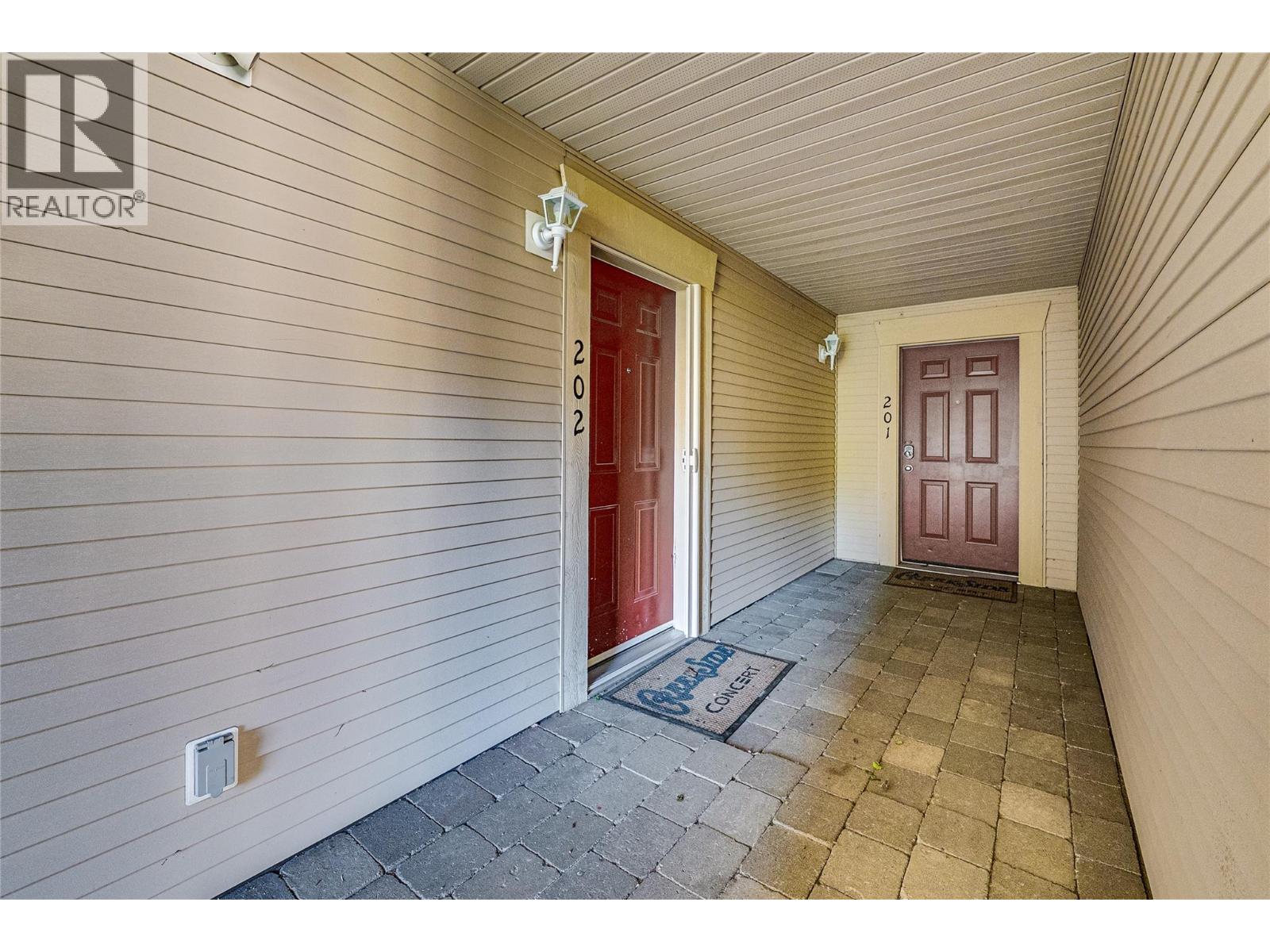 #202 9812 Silver Star Road - 23