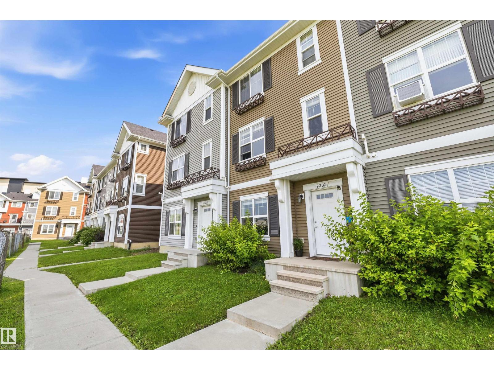 #2202 8530 94 ST - 38