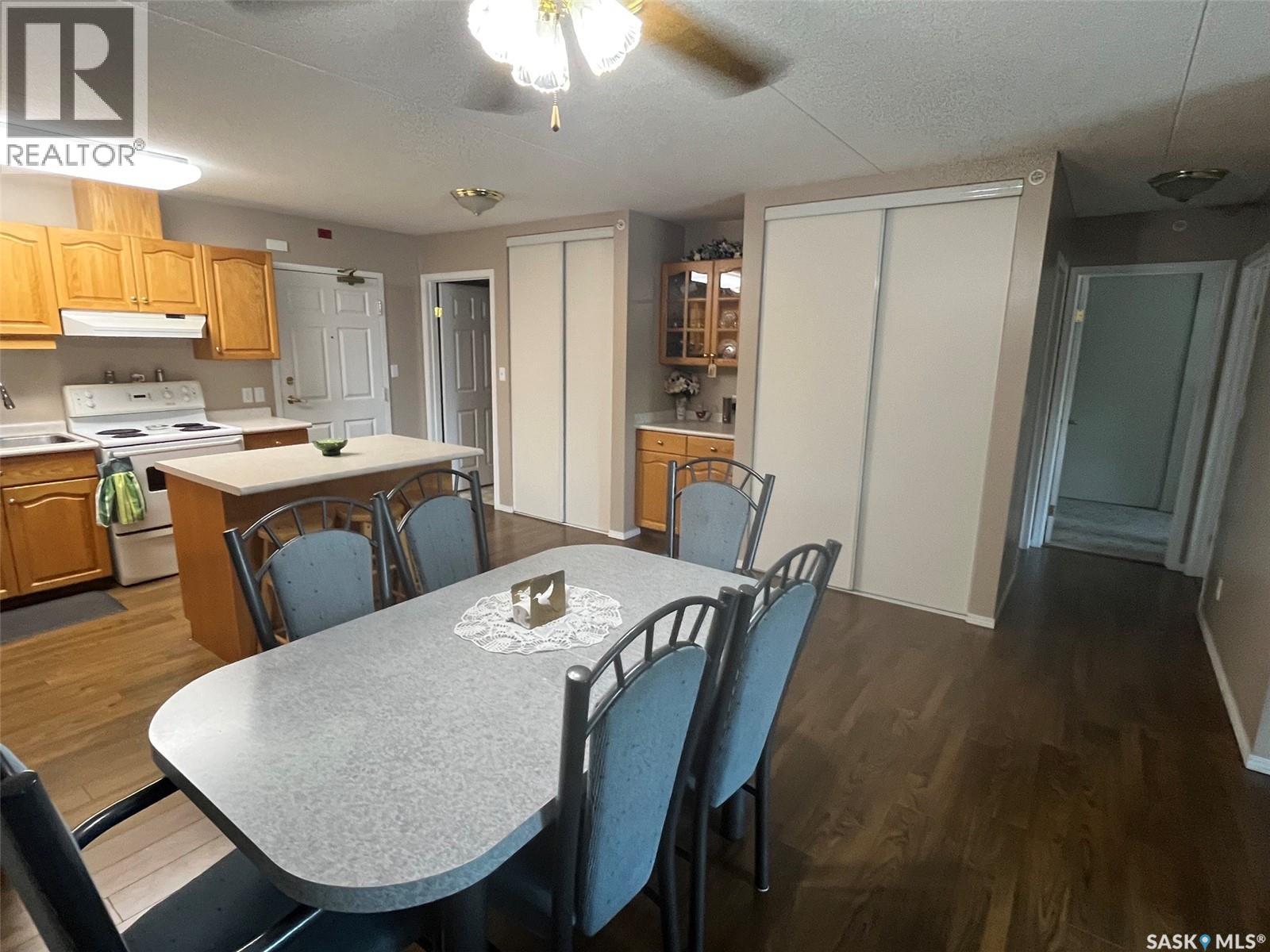 #Unit306 1 26th STREET E - 31