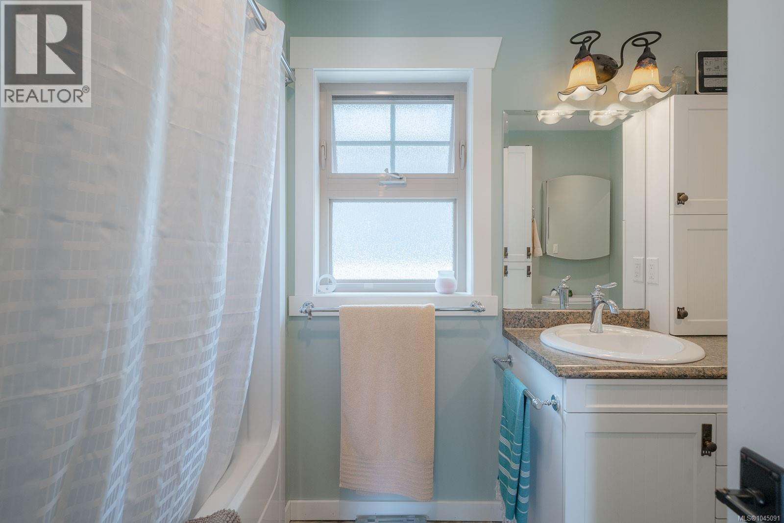 1251 Discovery Ave - Image 33