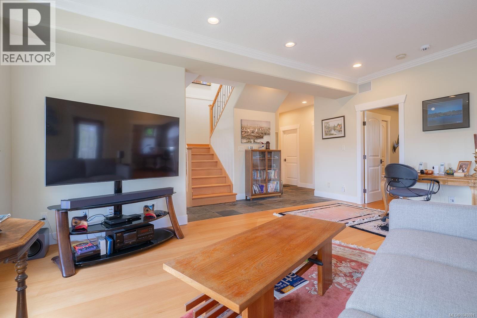 1251 Discovery Ave - Image 38